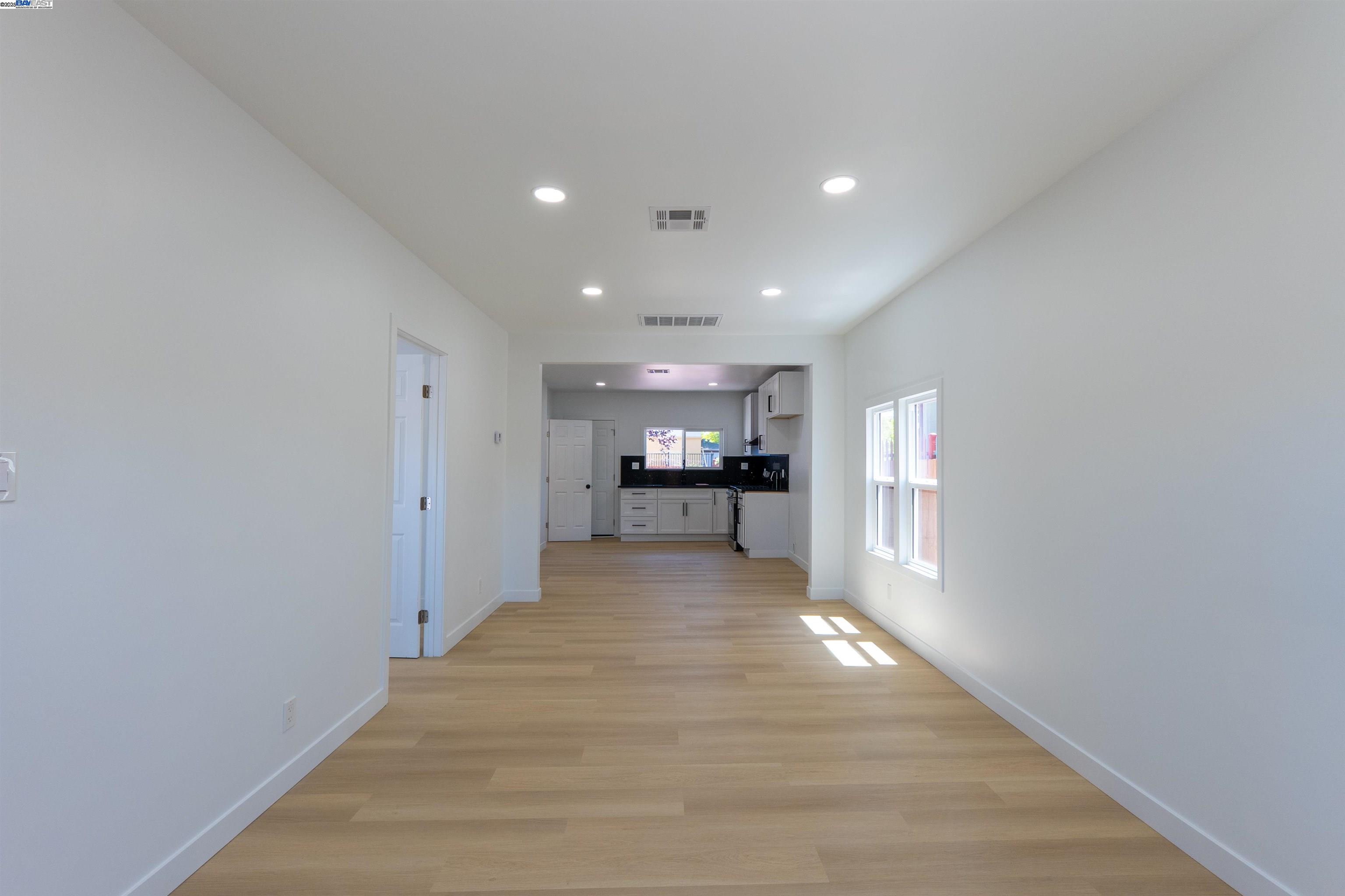 Detail Gallery Image 13 of 50 For 1276 64th Ave, Oakland,  CA 94621 - 2 Beds | 1 Baths