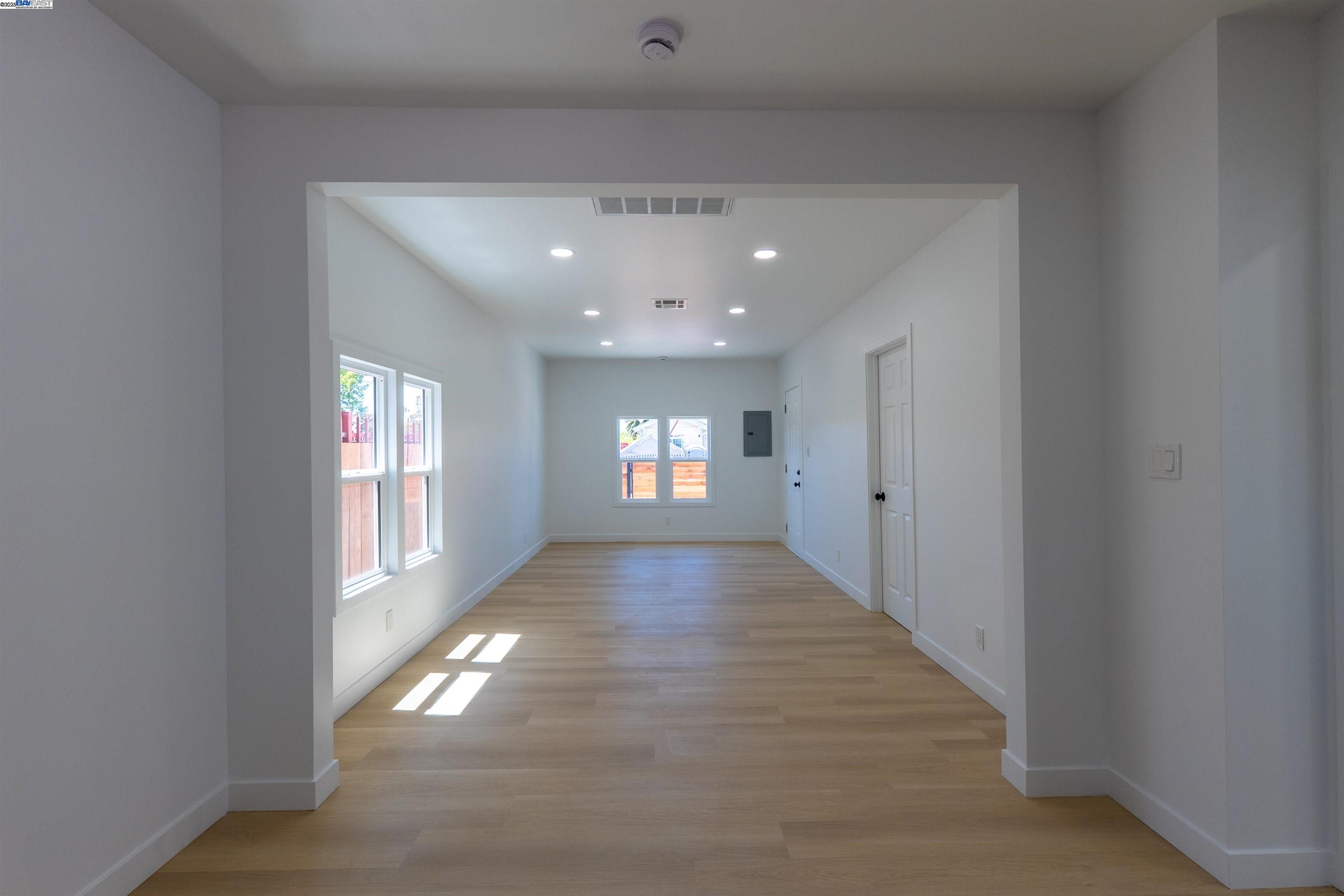 Detail Gallery Image 15 of 50 For 1276 64th Ave, Oakland,  CA 94621 - 2 Beds | 1 Baths