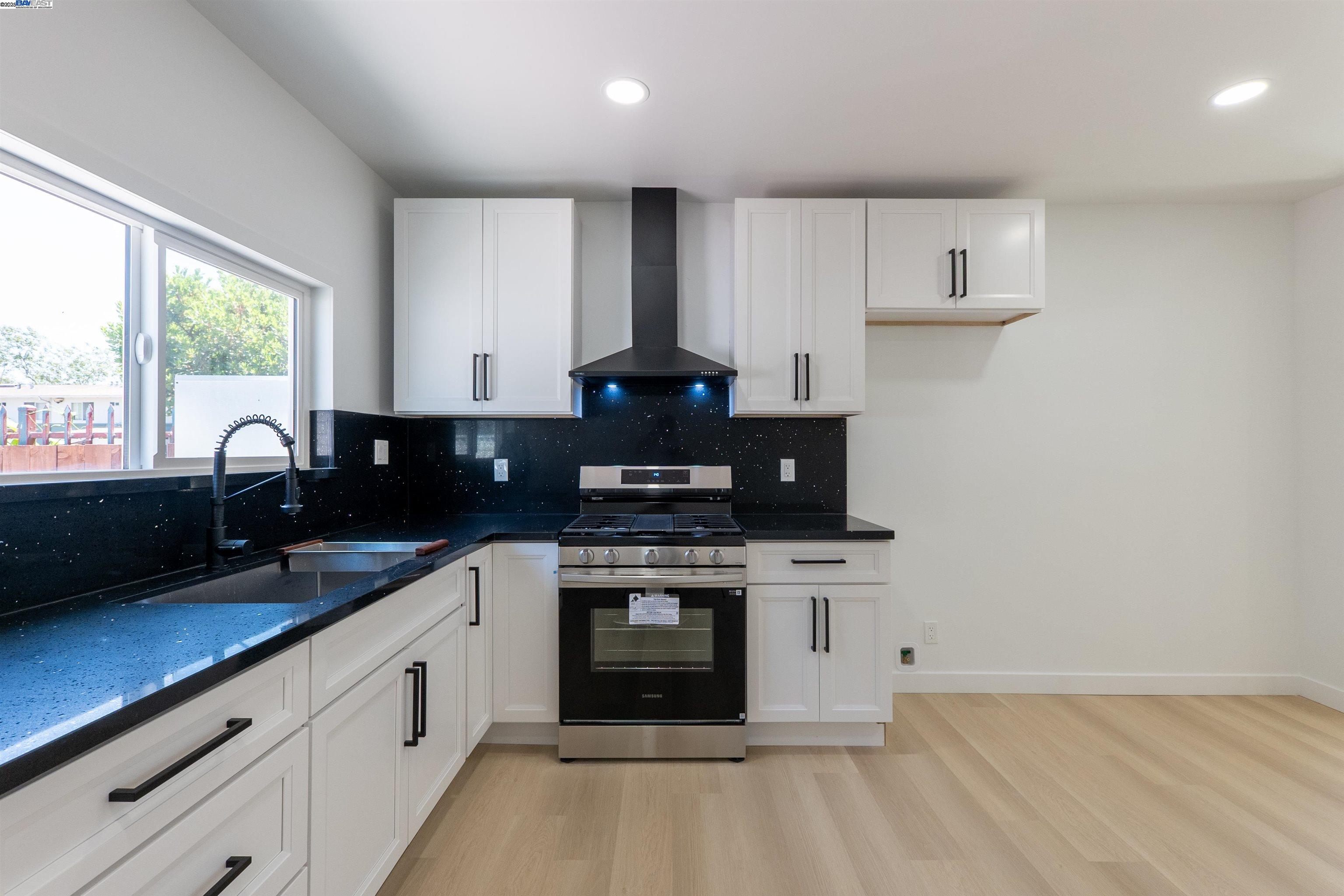 Detail Gallery Image 19 of 50 For 1276 64th Ave, Oakland,  CA 94621 - 2 Beds | 1 Baths