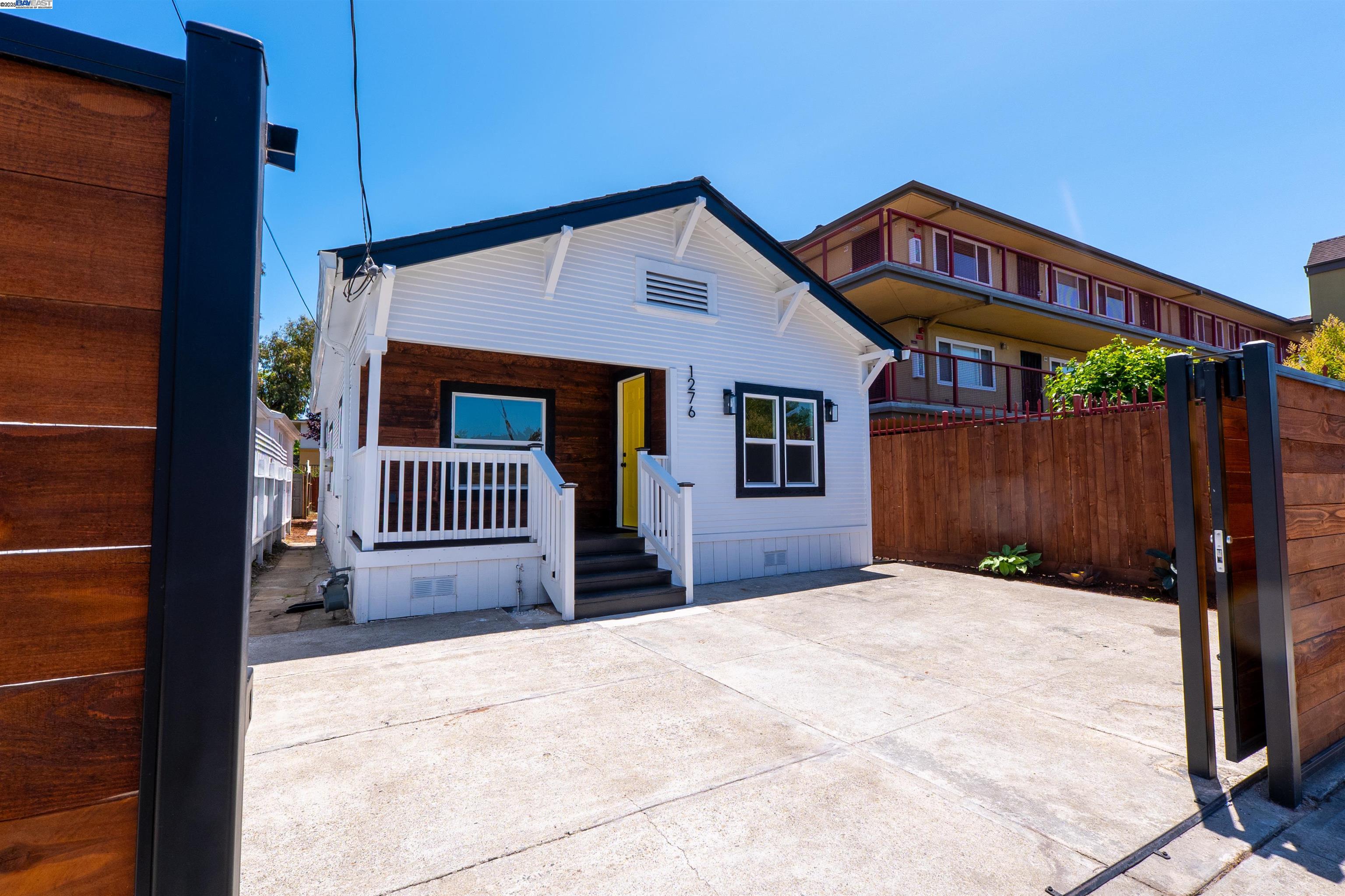 Detail Gallery Image 3 of 50 For 1276 64th Ave, Oakland,  CA 94621 - 2 Beds | 1 Baths