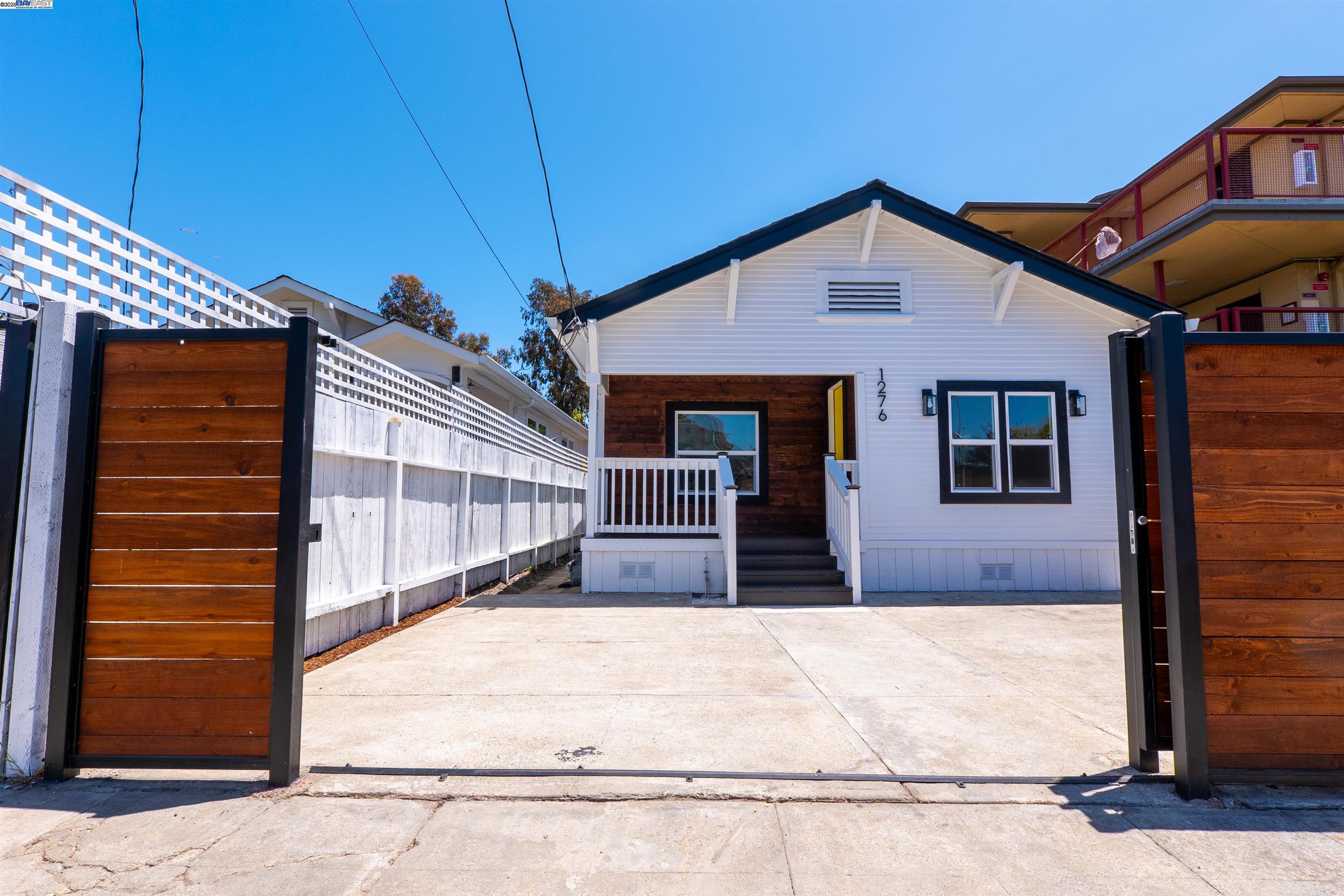 Detail Gallery Image 4 of 50 For 1276 64th Ave, Oakland,  CA 94621 - 2 Beds | 1 Baths