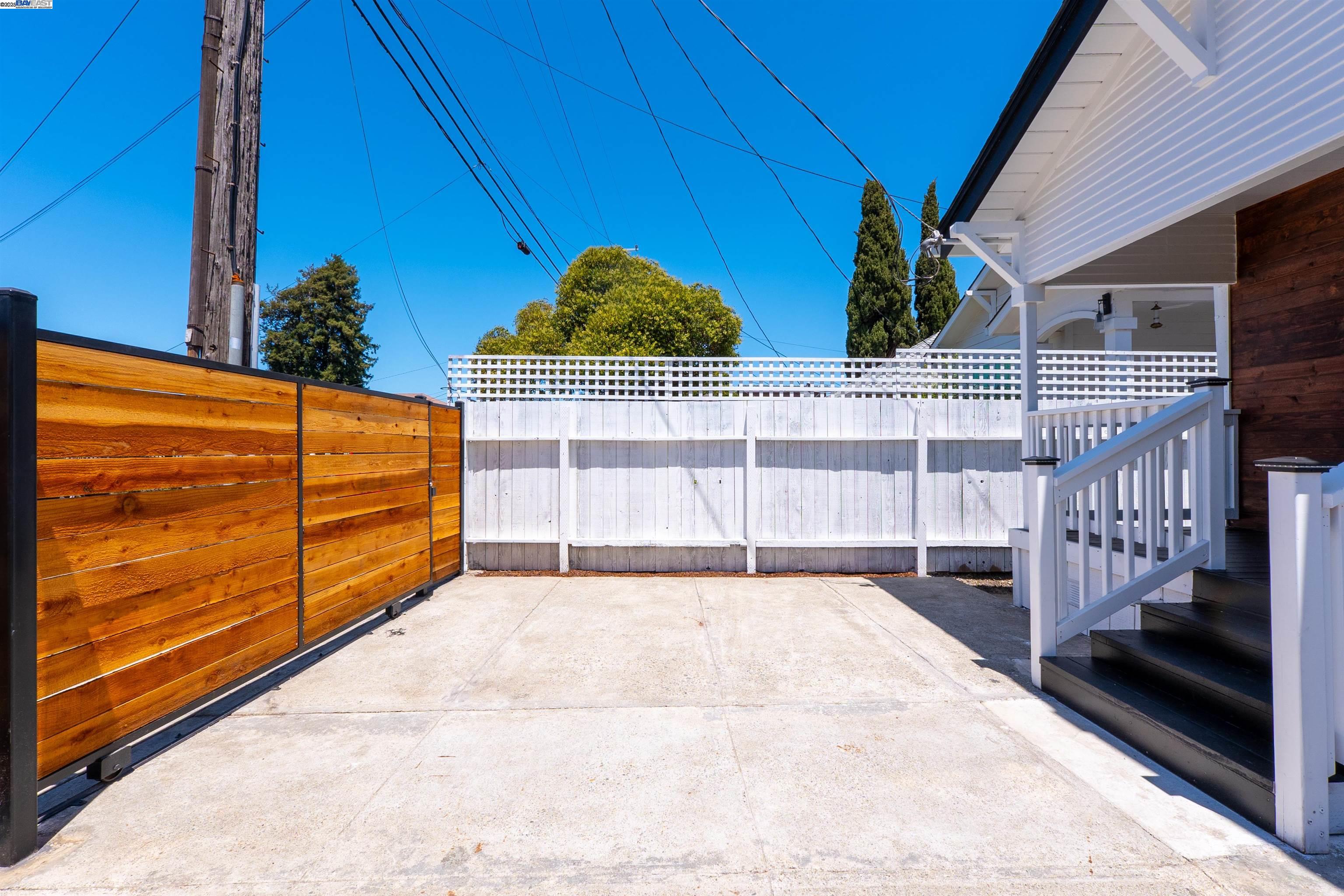 Detail Gallery Image 5 of 50 For 1276 64th Ave, Oakland,  CA 94621 - 2 Beds | 1 Baths