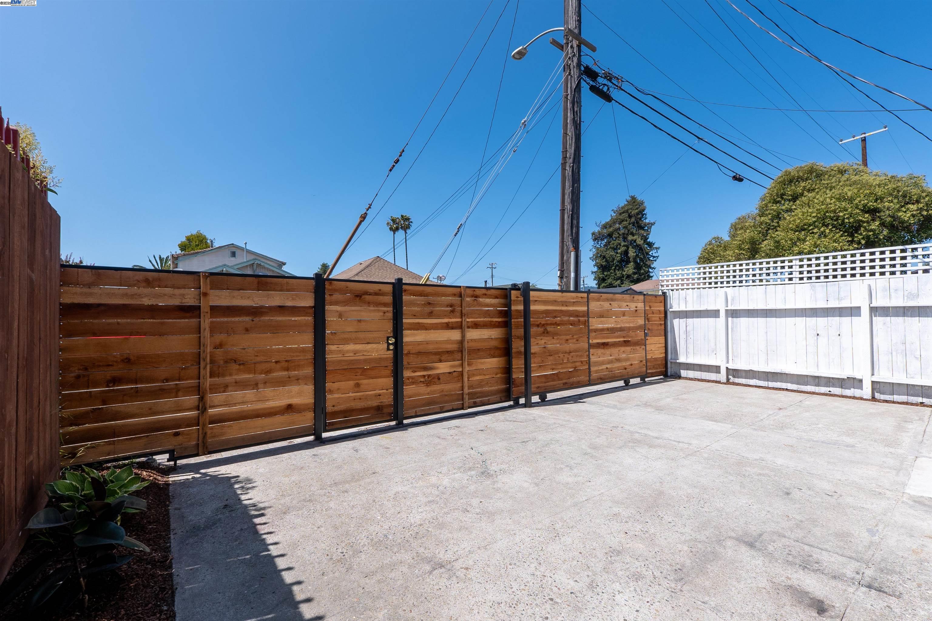 Detail Gallery Image 7 of 50 For 1276 64th Ave, Oakland,  CA 94621 - 2 Beds | 1 Baths