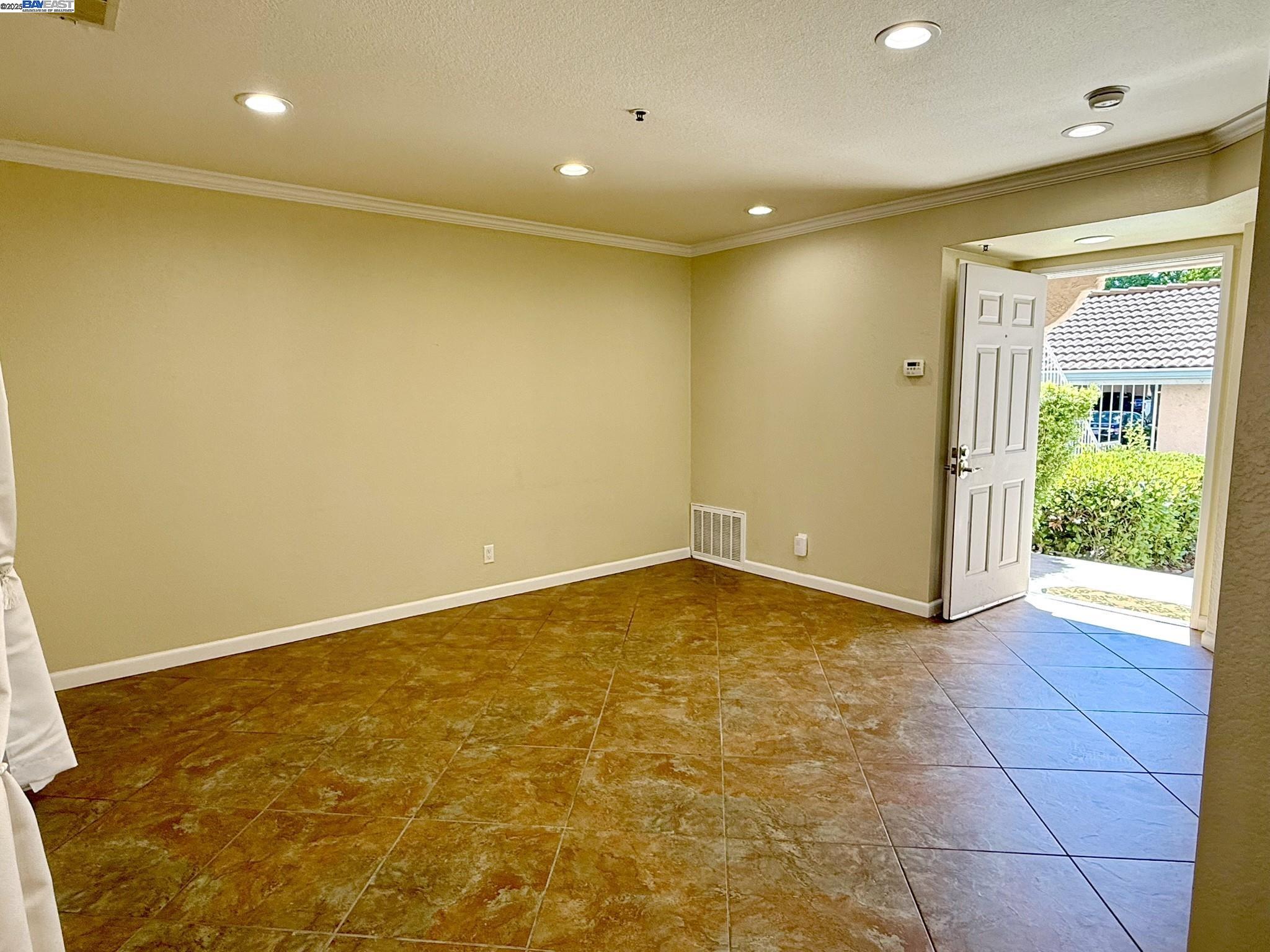 Photo #5: 41103483 Listing 