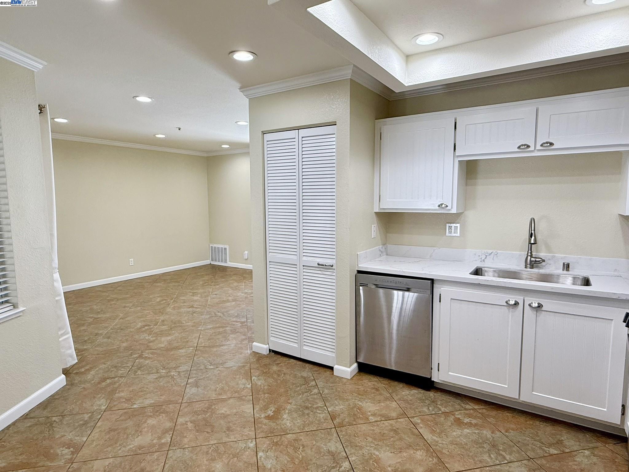 Photo #8: 41103483 Listing: Photo #8