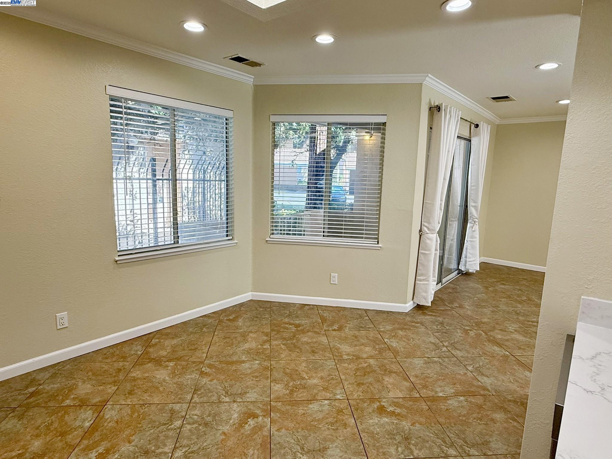 Photo #9: 41103483 Listing: Photo #9