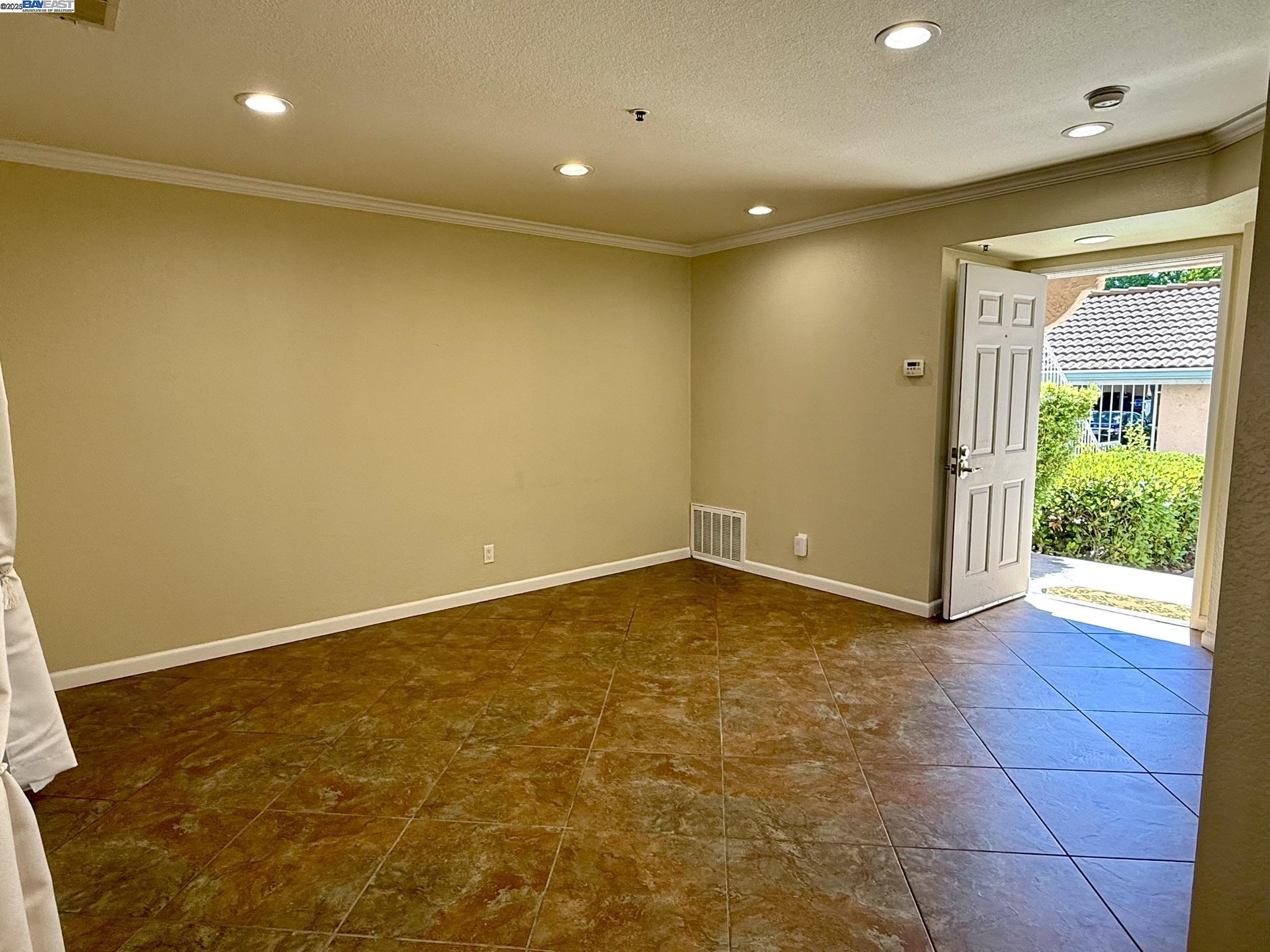 Photo #5: 41103483 Listing 