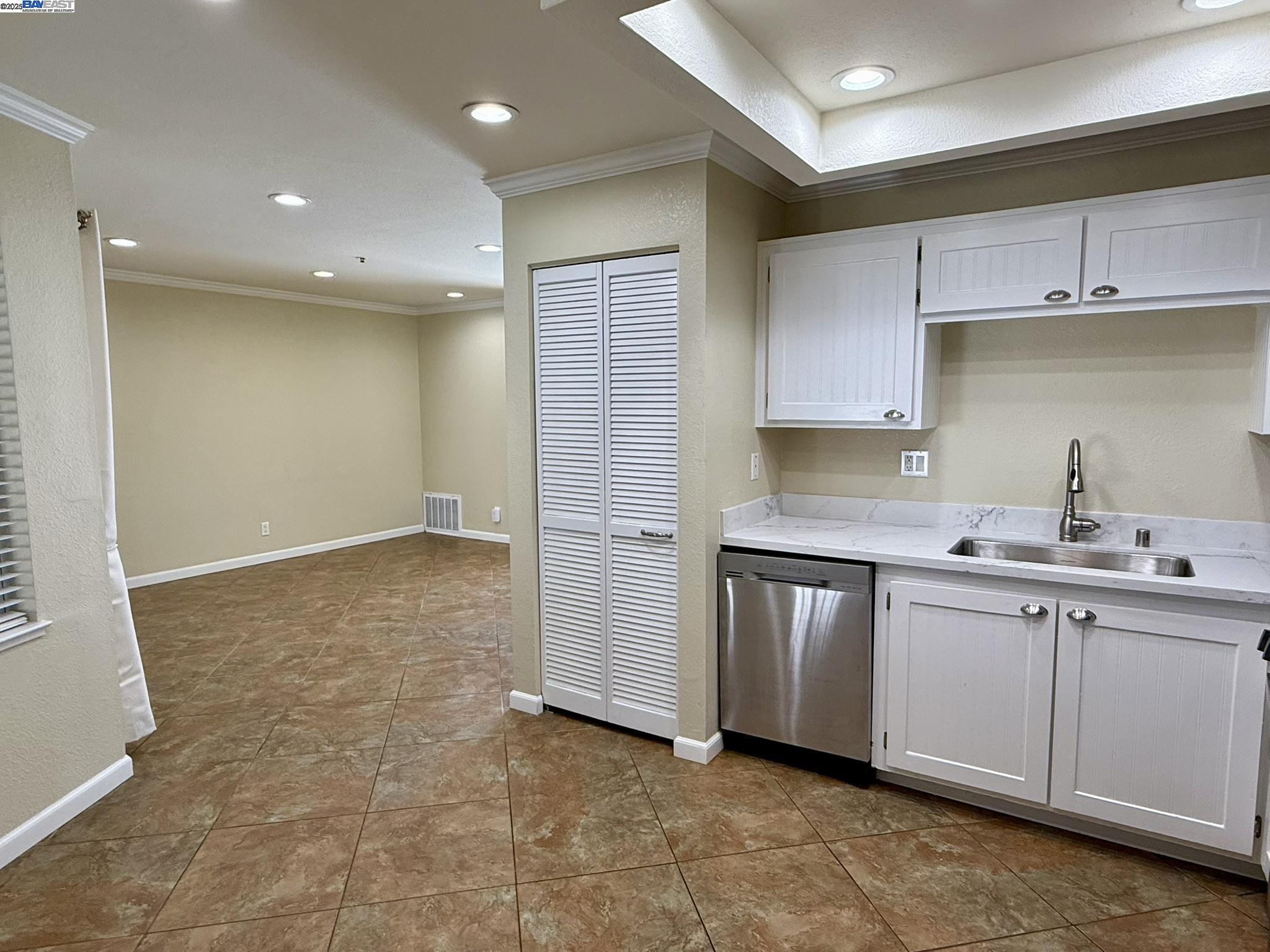 Photo #8: 41103483 Listing: Photo #8