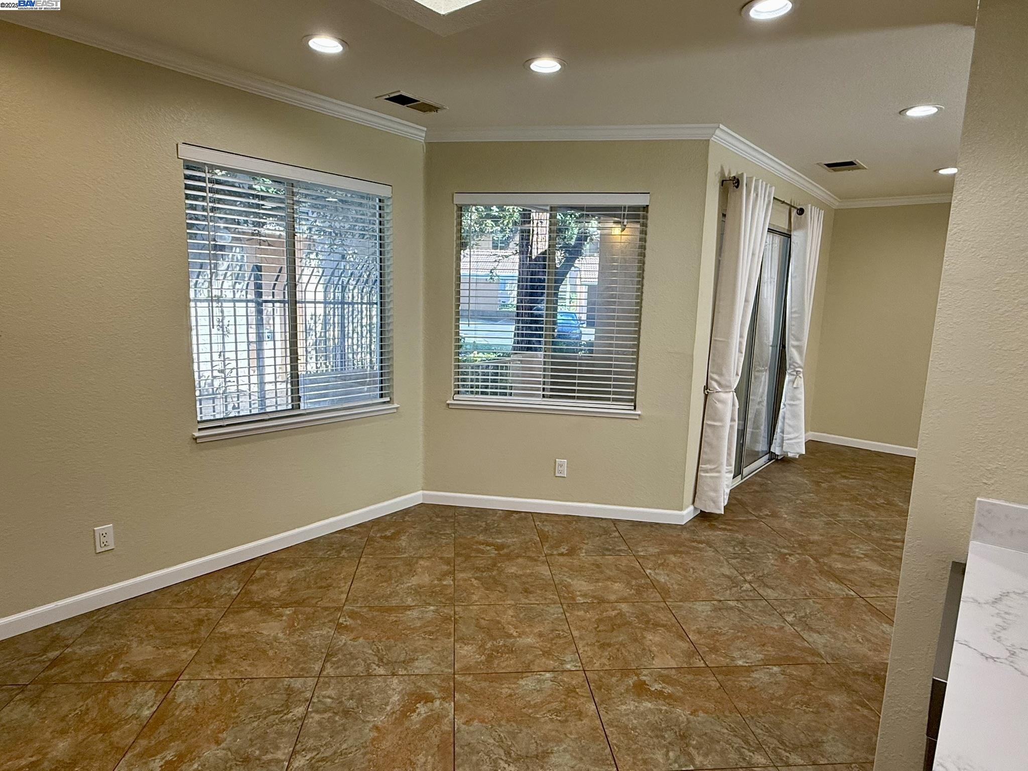 Photo #9: 41103483 Listing: Photo #9