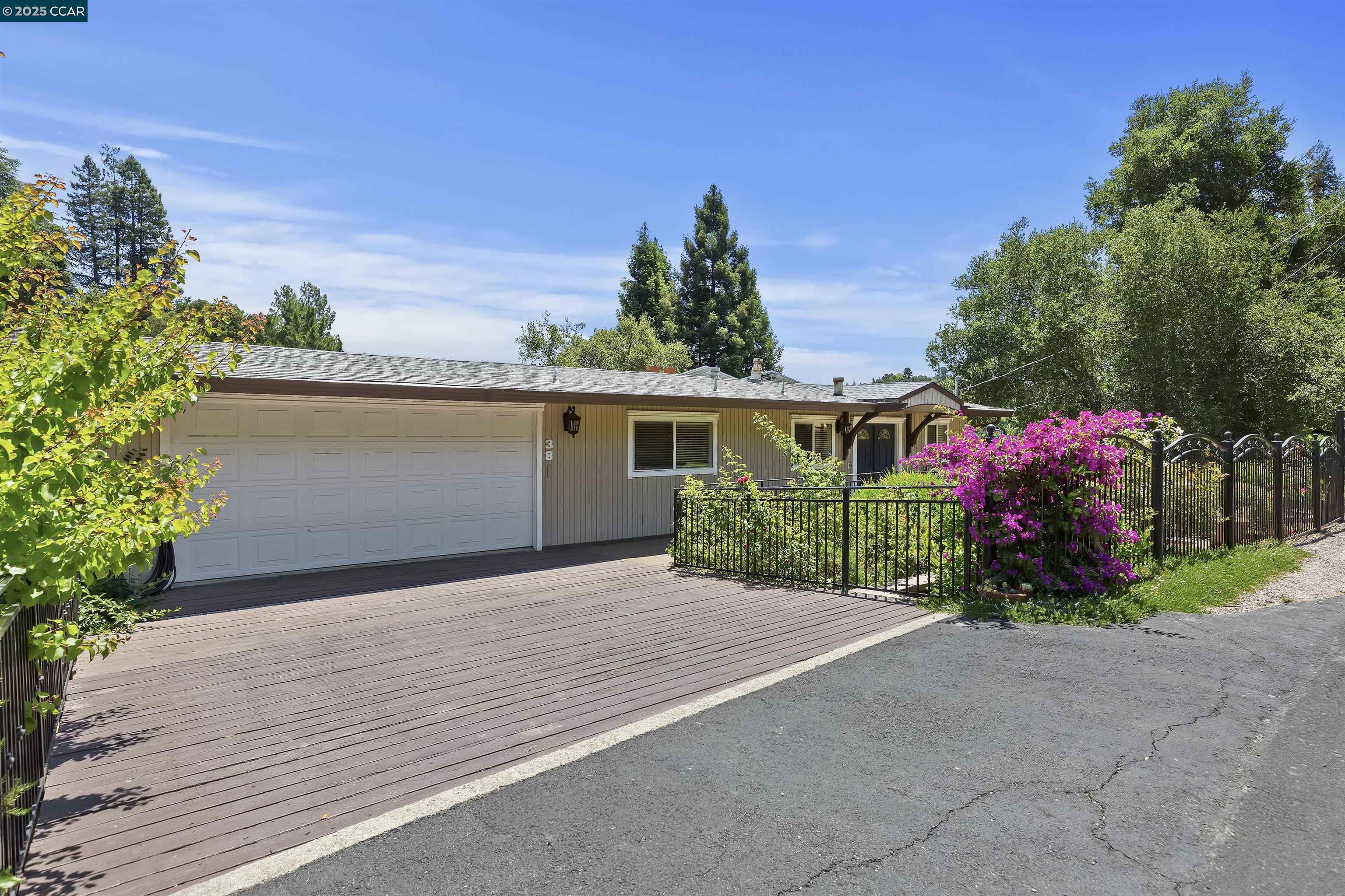 Detail Gallery Image 13 of 59 For 38 Saint Stephens Dr, Orinda,  CA 94563 - 5 Beds | 3/1 Baths
