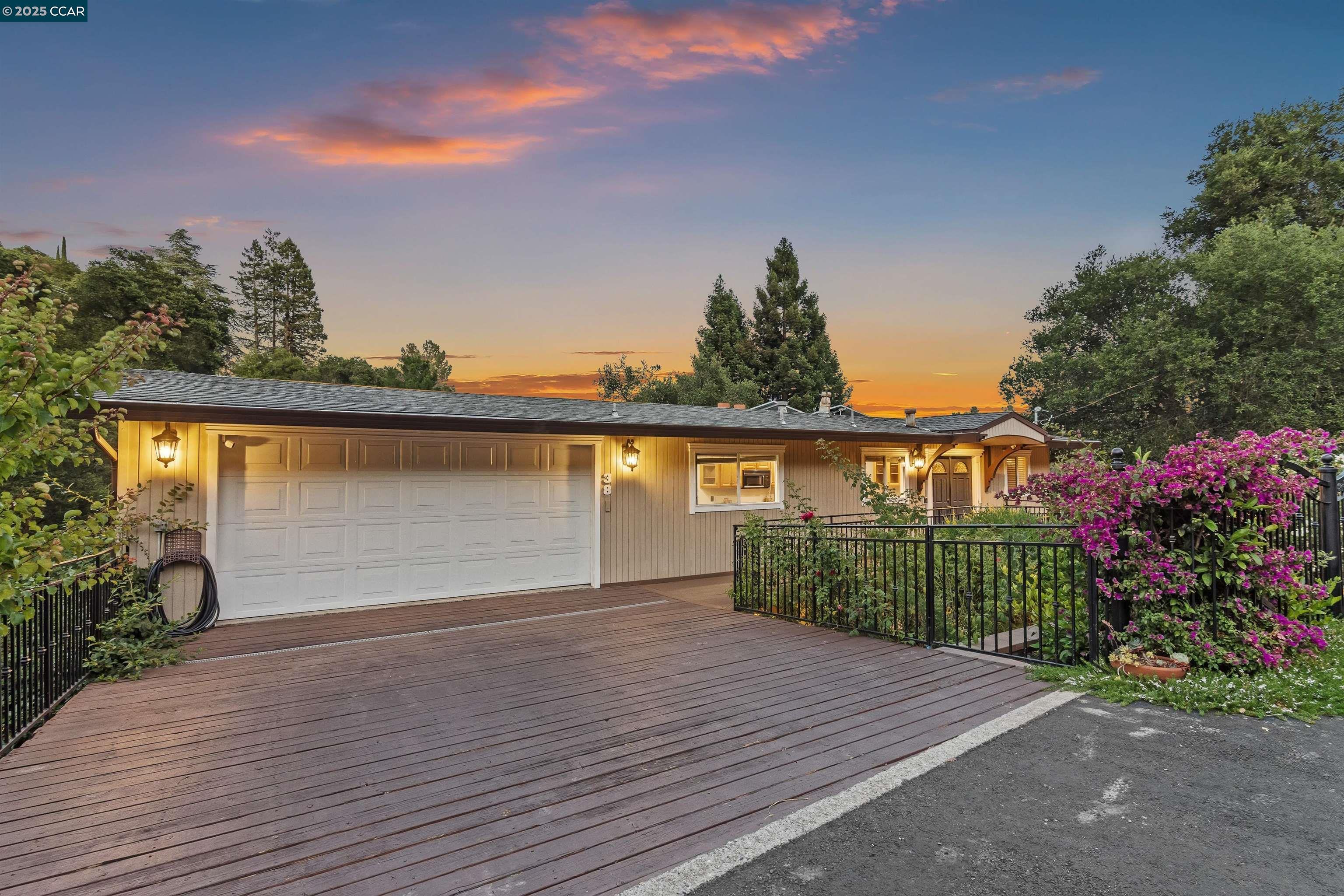 Detail Gallery Image 3 of 59 For 38 Saint Stephens Dr, Orinda,  CA 94563 - 5 Beds | 3/1 Baths