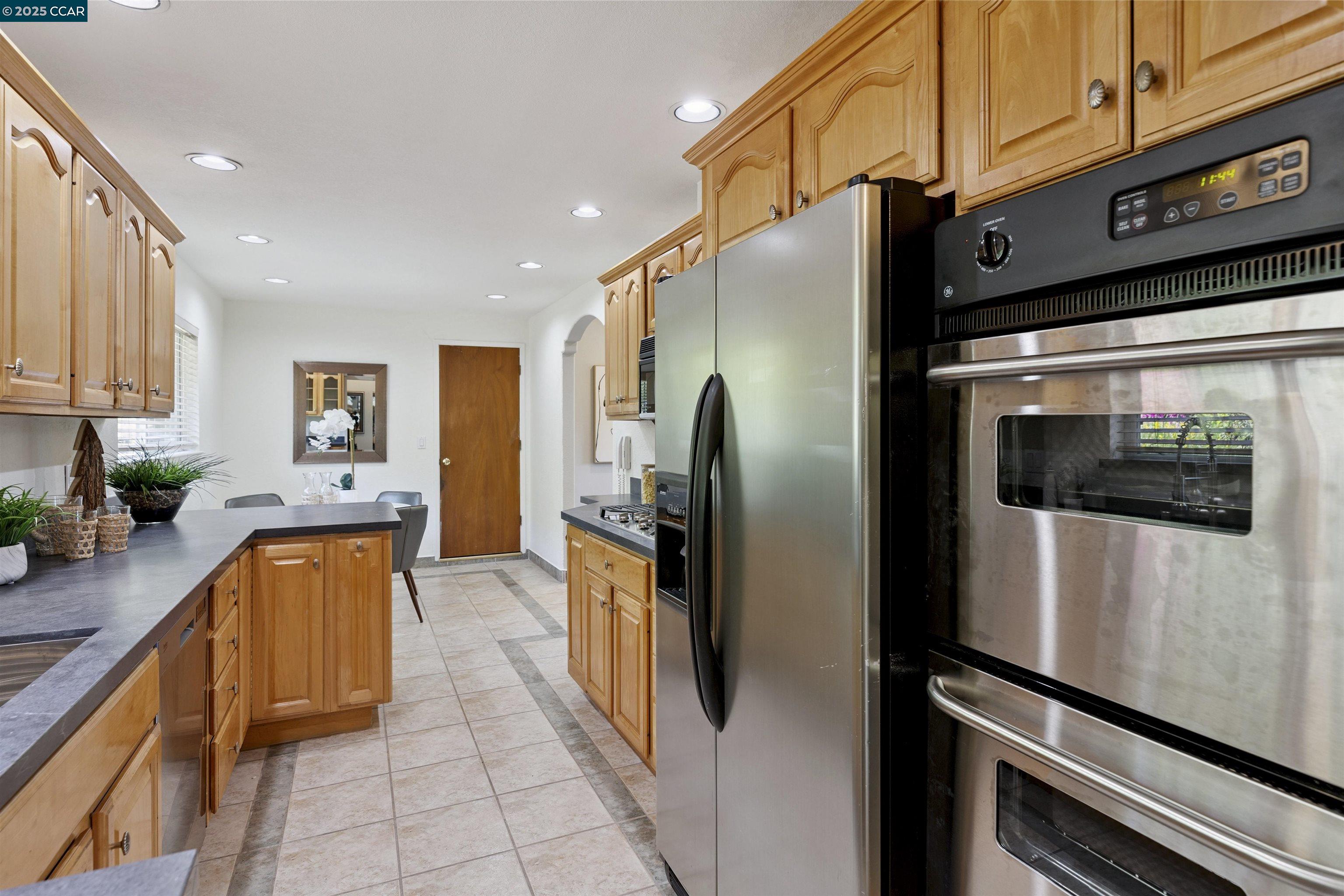 Detail Gallery Image 25 of 59 For 38 Saint Stephens Dr, Orinda,  CA 94563 - 5 Beds | 3/1 Baths