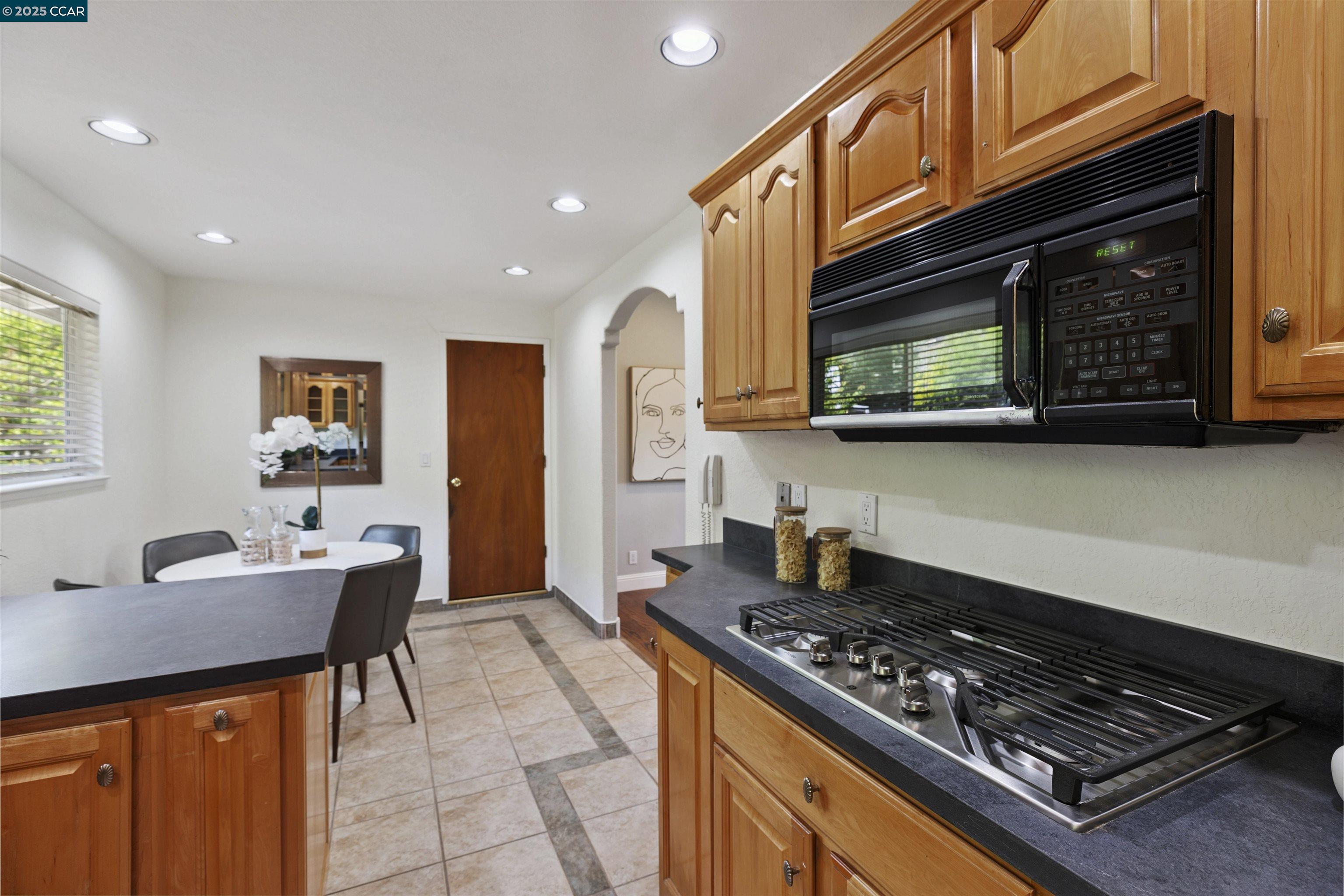 Detail Gallery Image 26 of 59 For 38 Saint Stephens Dr, Orinda,  CA 94563 - 5 Beds | 3/1 Baths