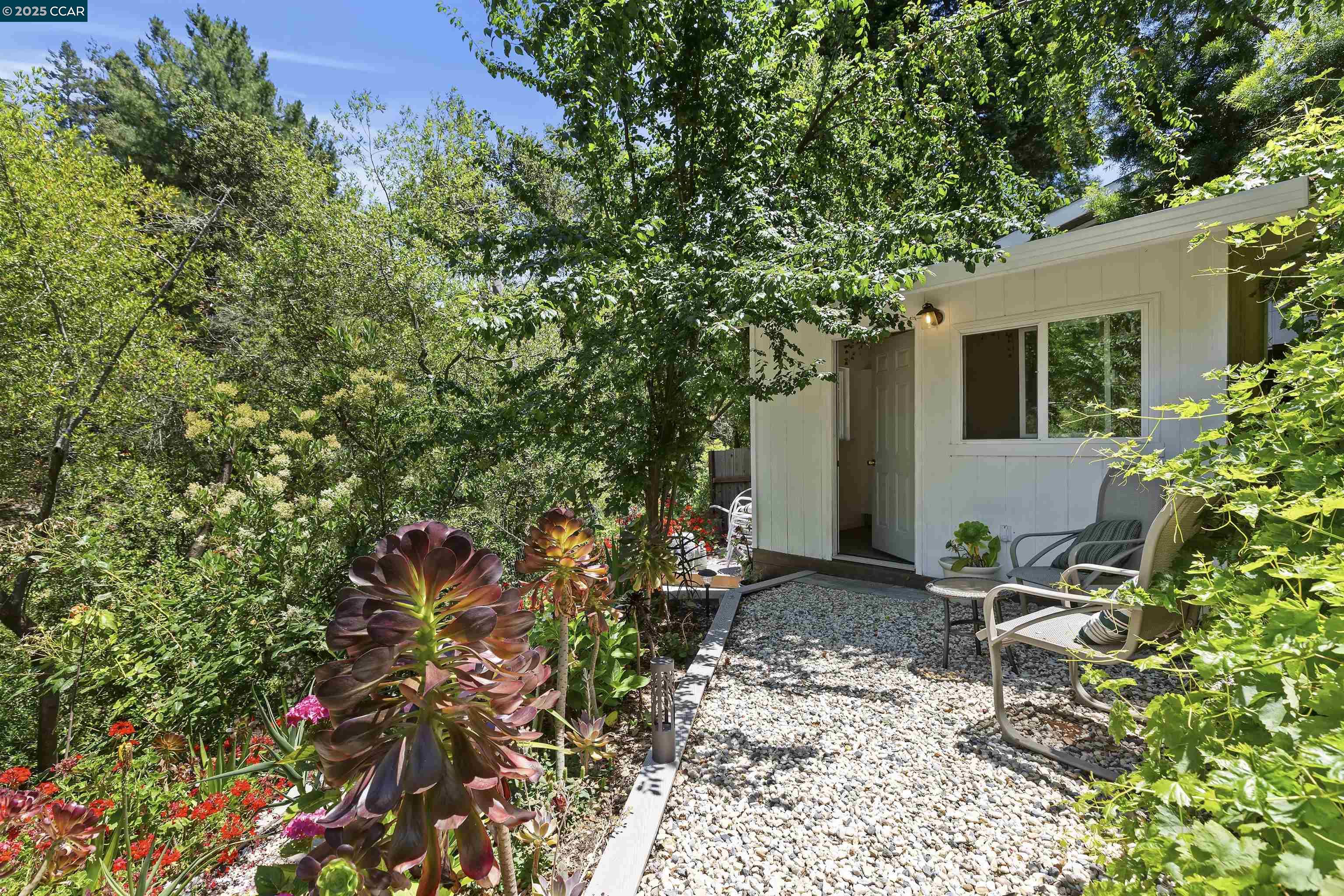 Detail Gallery Image 31 of 59 For 38 Saint Stephens Dr, Orinda,  CA 94563 - 5 Beds | 3/1 Baths