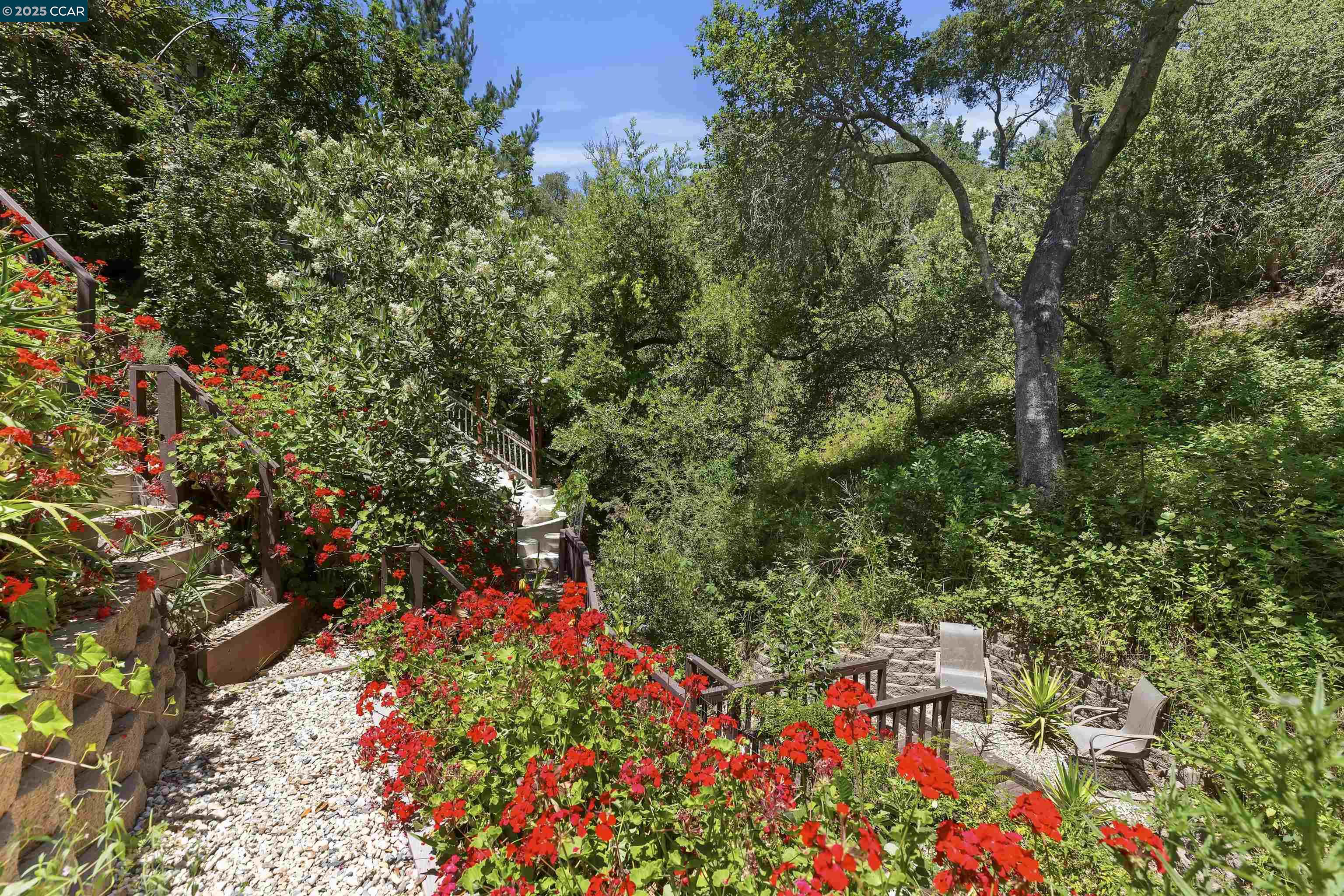 Detail Gallery Image 33 of 59 For 38 Saint Stephens Dr, Orinda,  CA 94563 - 5 Beds | 3/1 Baths