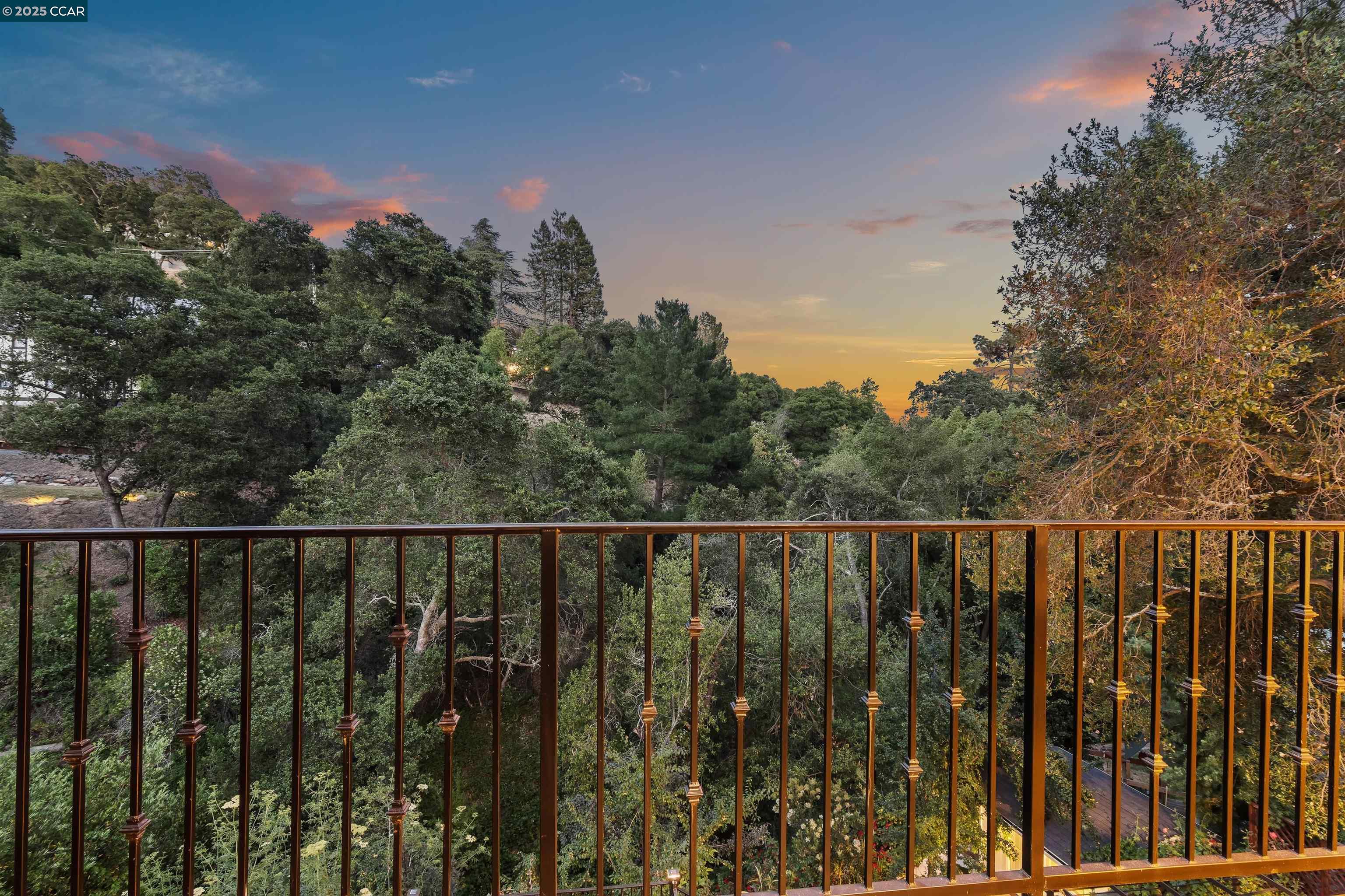 Detail Gallery Image 7 of 59 For 38 Saint Stephens Dr, Orinda,  CA 94563 - 5 Beds | 3/1 Baths