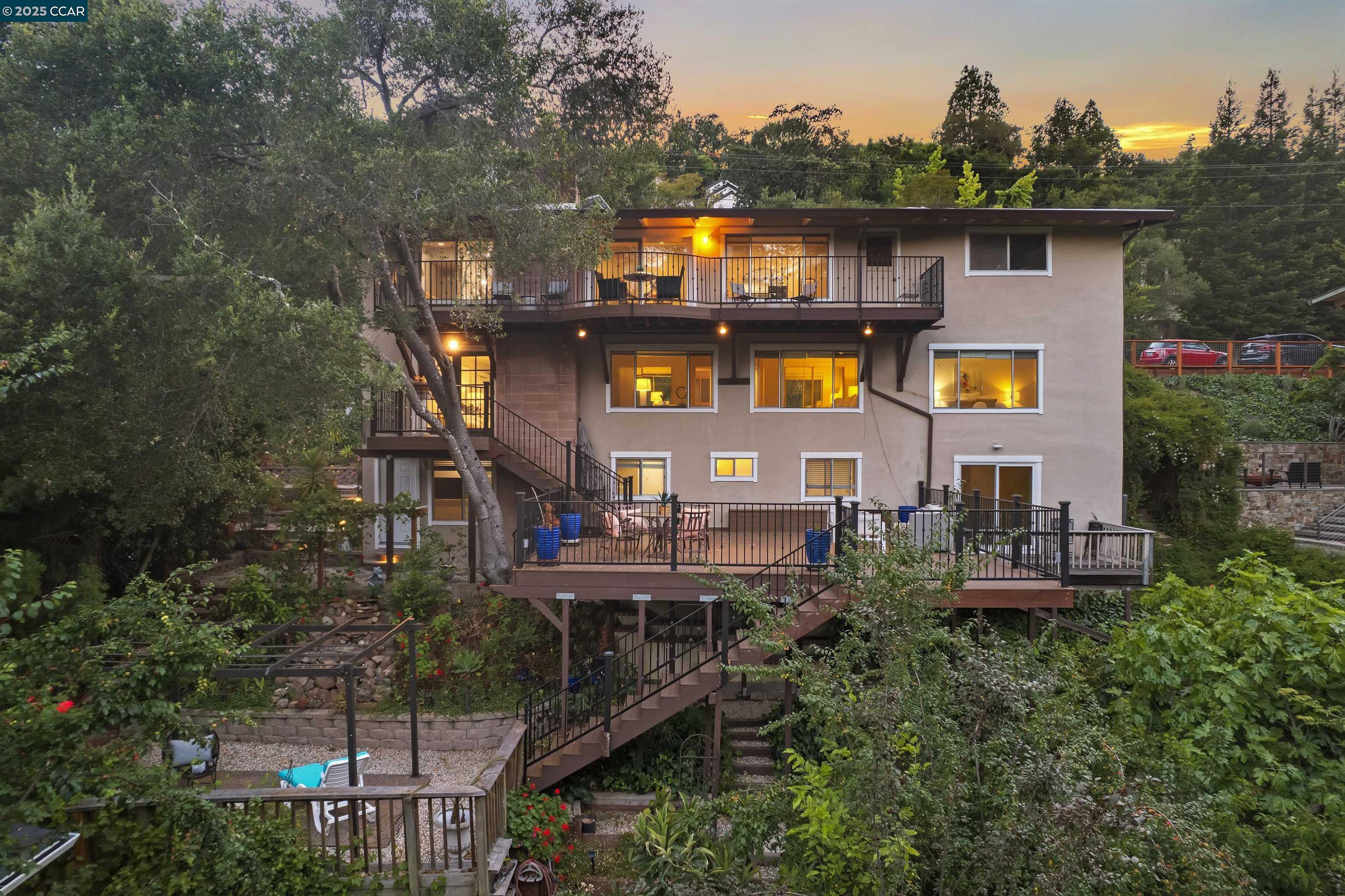 Detail Gallery Image 10 of 59 For 38 Saint Stephens Dr, Orinda,  CA 94563 - 5 Beds | 3/1 Baths