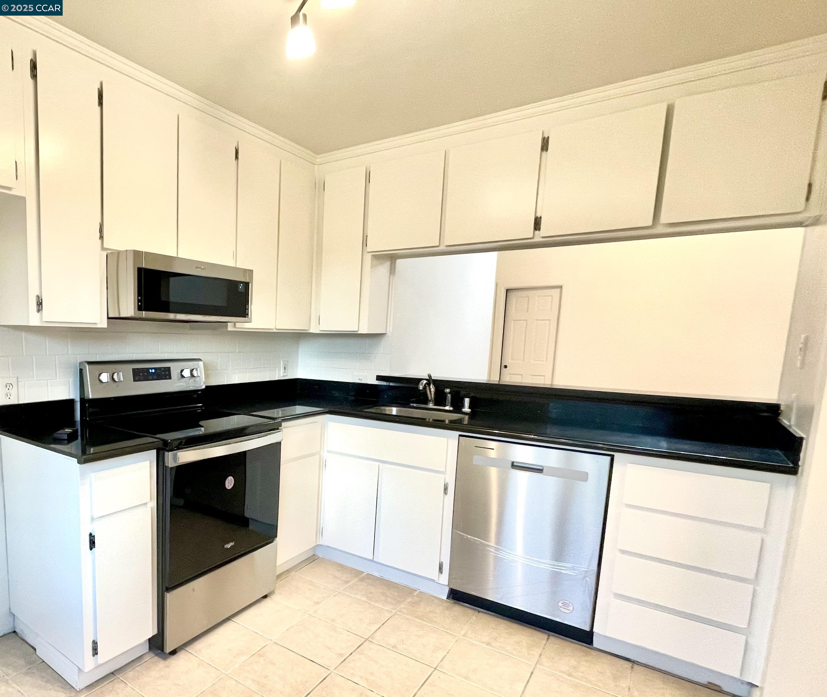 Photo #5: 41103489 Listing 