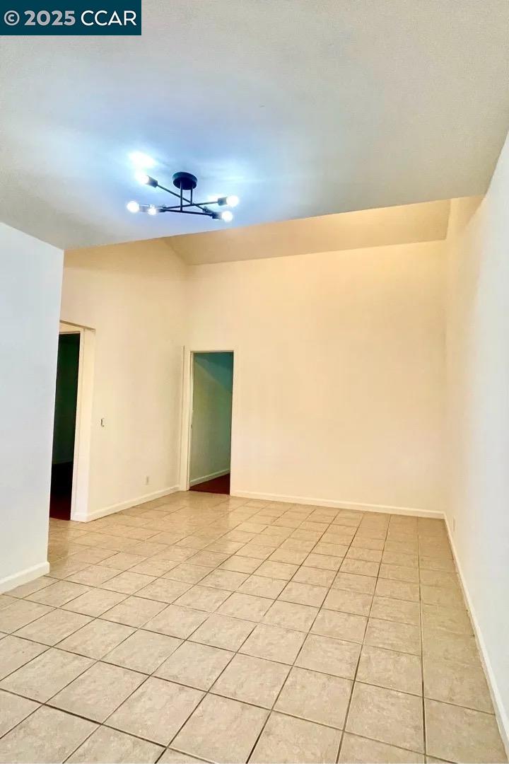 Detail Gallery Image 5 of 20 For 2525 Walters Way #22,  Concord,  CA 94520 - 2 Beds | 2 Baths