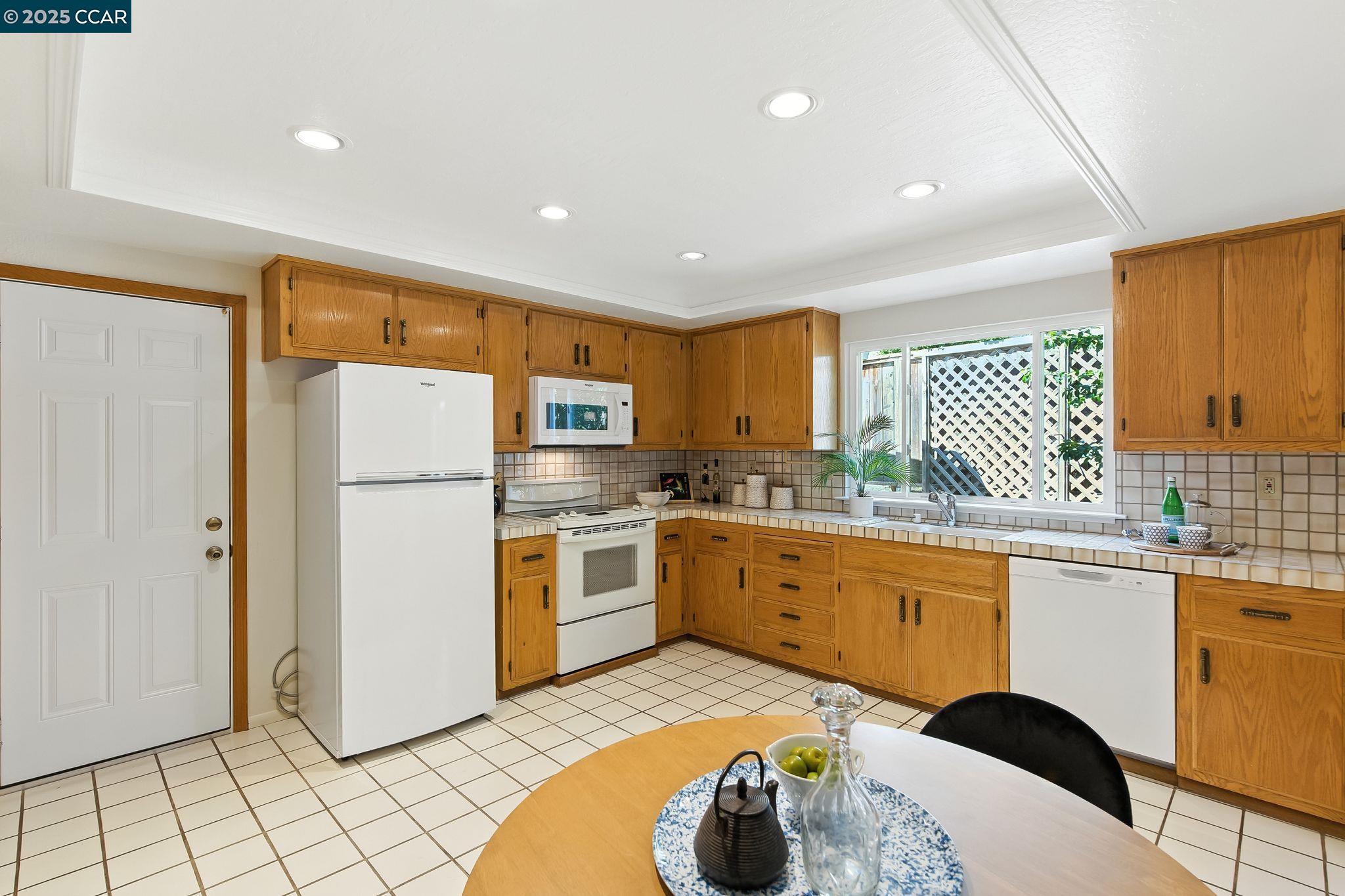 Photo #9: 41103493 Listing: Photo #9