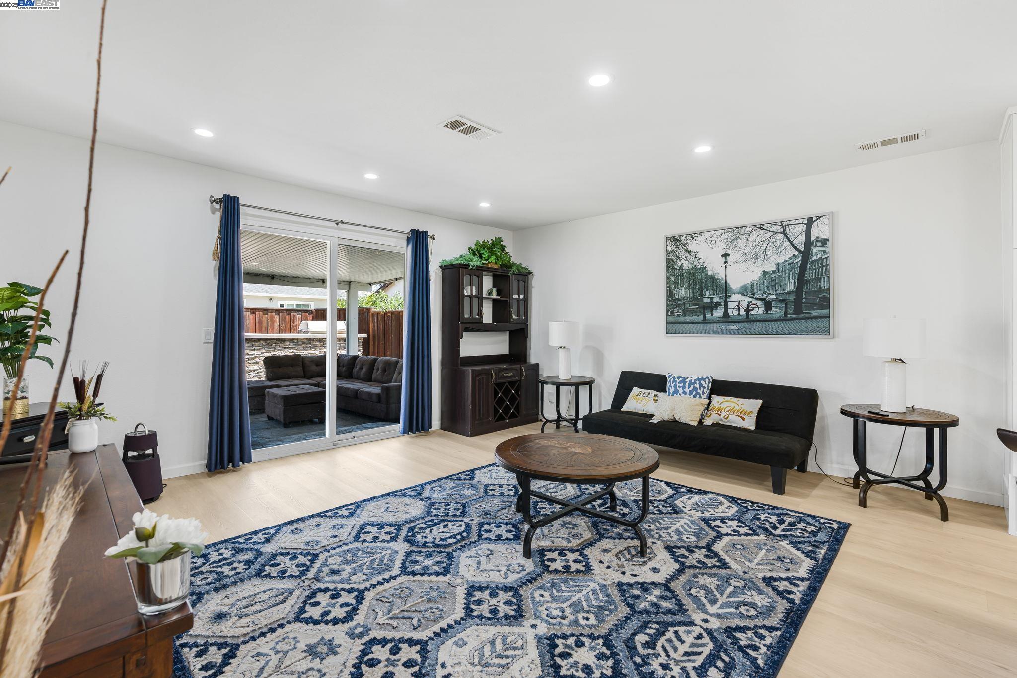 Detail Gallery Image 15 of 35 For 548 Sonoma Ave, Livermore,  CA 94550 - 4 Beds | 2 Baths