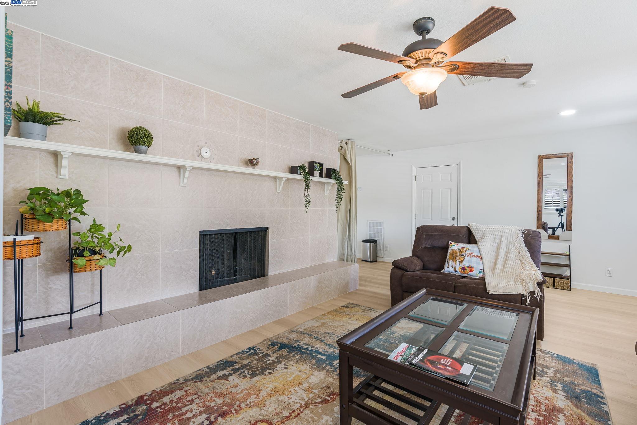 Detail Gallery Image 5 of 35 For 548 Sonoma Ave, Livermore,  CA 94550 - 4 Beds | 2 Baths