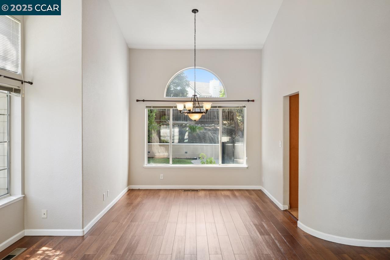 Detail Gallery Image 9 of 49 For 3907 Folsom Dr, Antioch,  CA 94531 - 4 Beds | 2/1 Baths