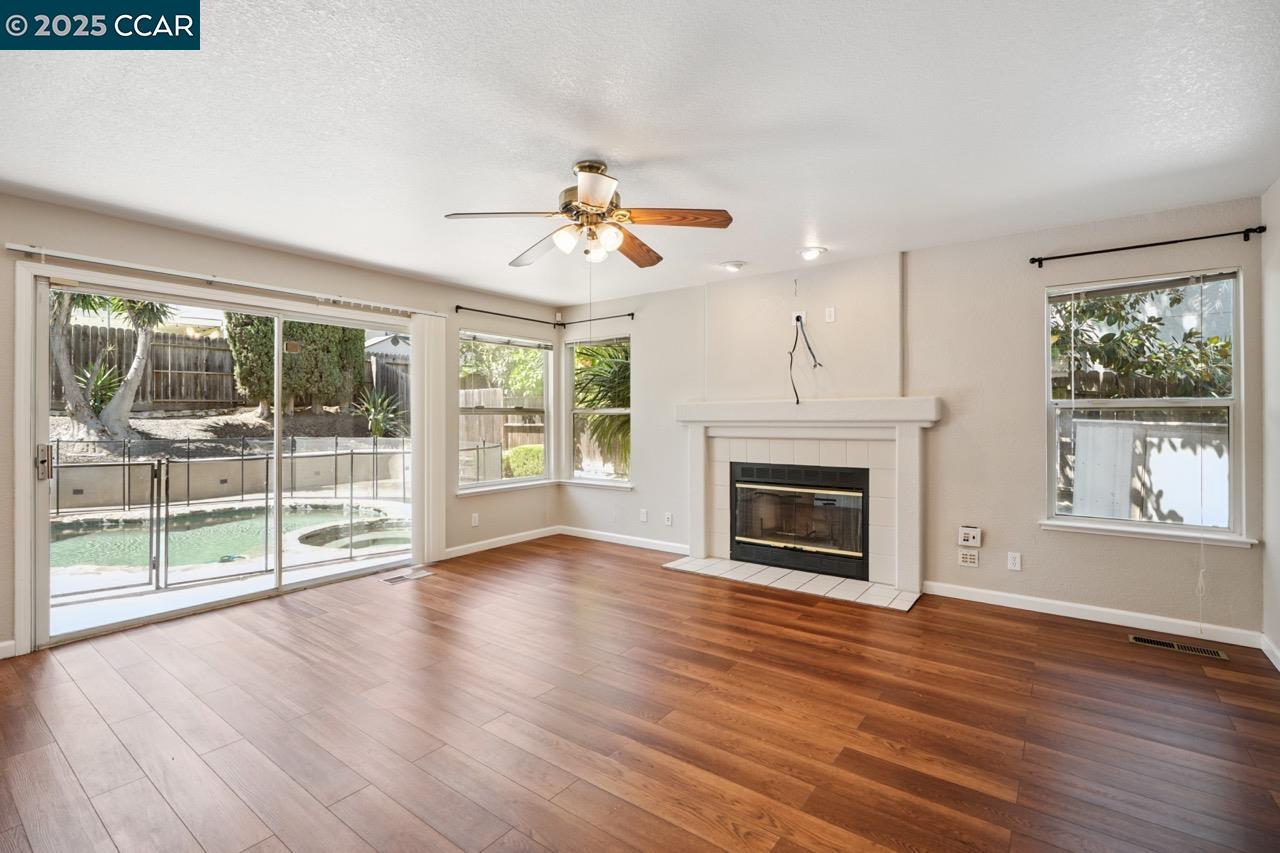 Detail Gallery Image 10 of 49 For 3907 Folsom Dr, Antioch,  CA 94531 - 4 Beds | 2/1 Baths