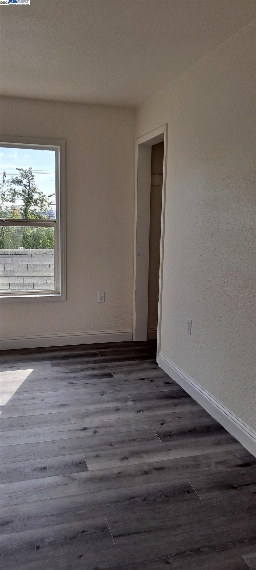 Detail Gallery Image 4 of 12 For 1233 87th Ave, Oakland,  CA 94621 - – Beds | – Baths