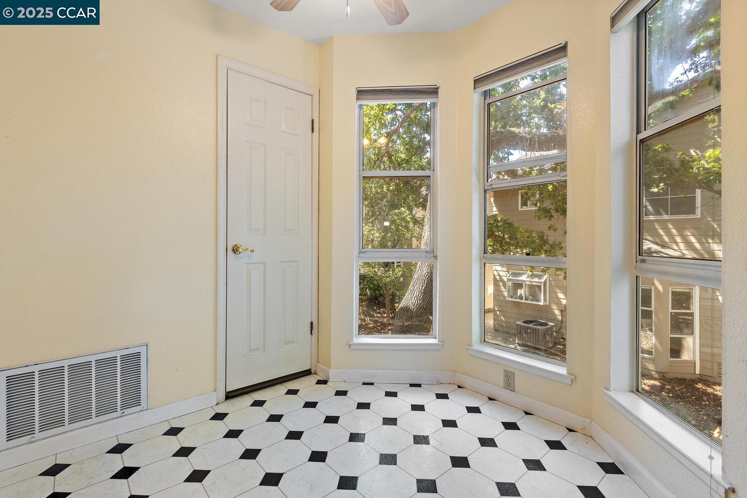 Photo #3: 41103497 Listing 