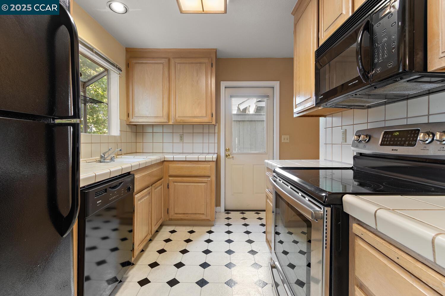 Photo #5: 41103497 Listing 