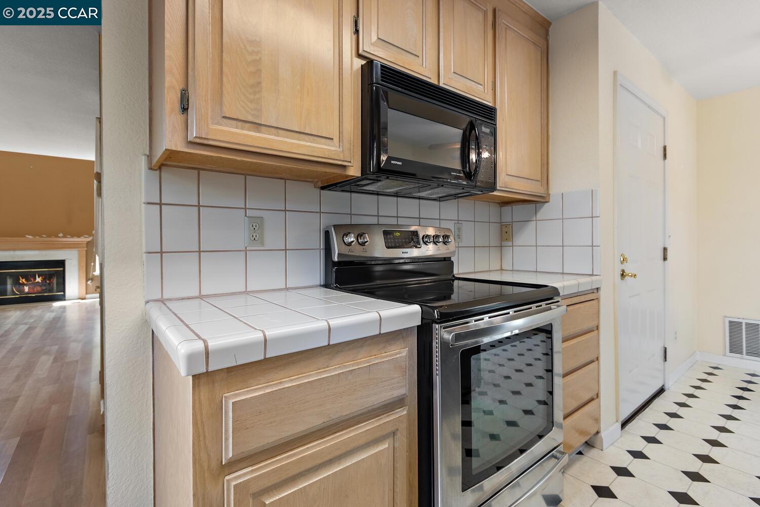 Photo #6: 41103497 Listing 