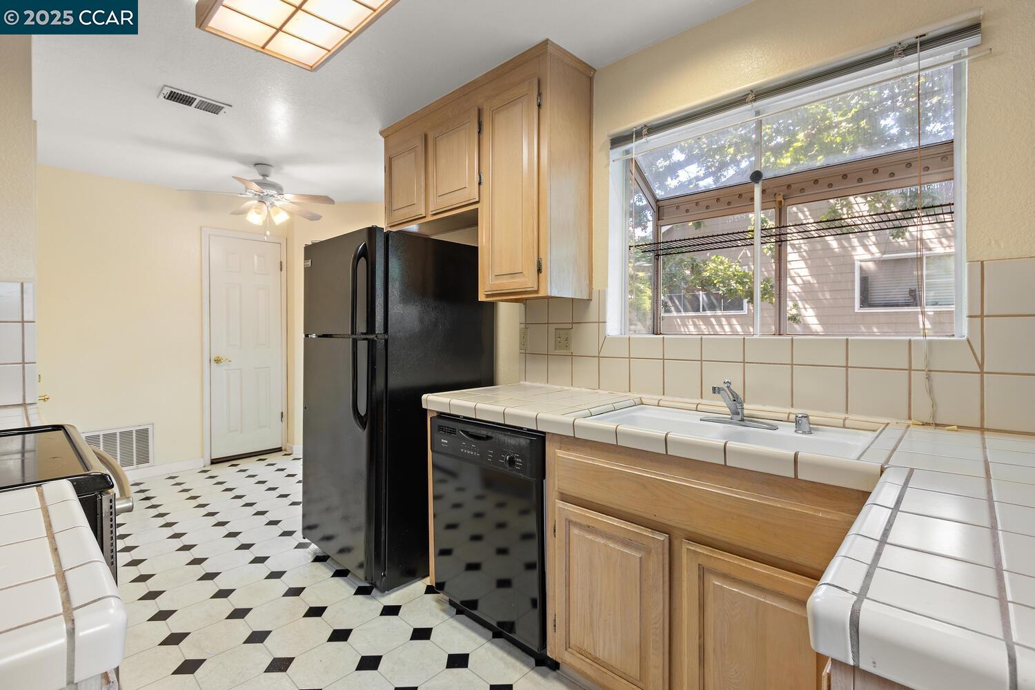 Photo #7: 41103497 Listing: Photo #7