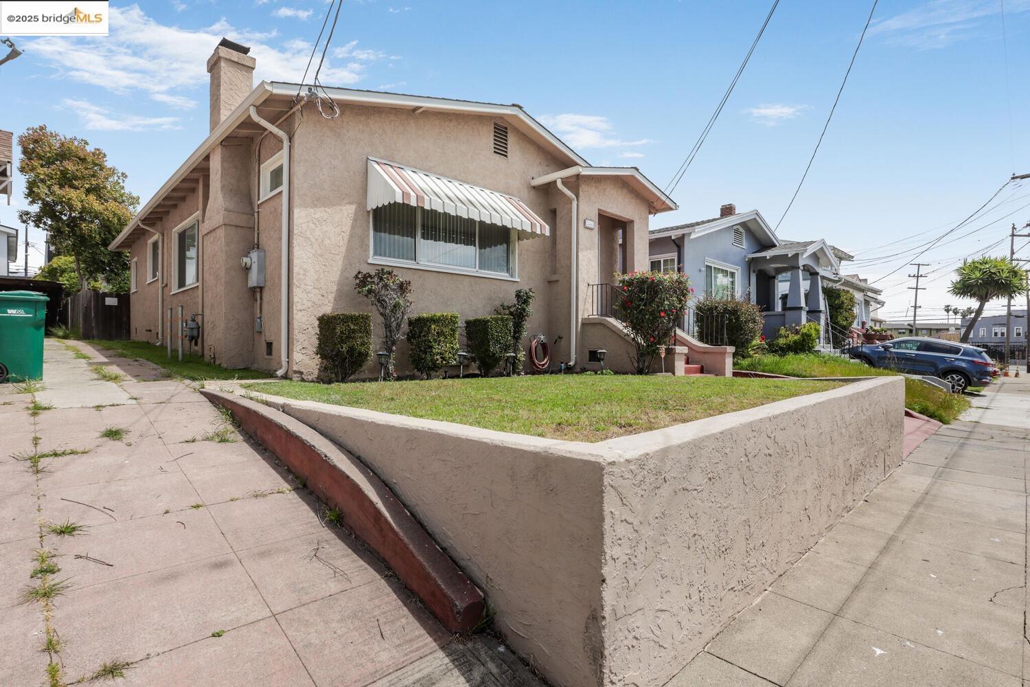 Detail Gallery Image 2 of 31 For 5448 Trask St, Oakland,  CA 94601 - 2 Beds | 1 Baths