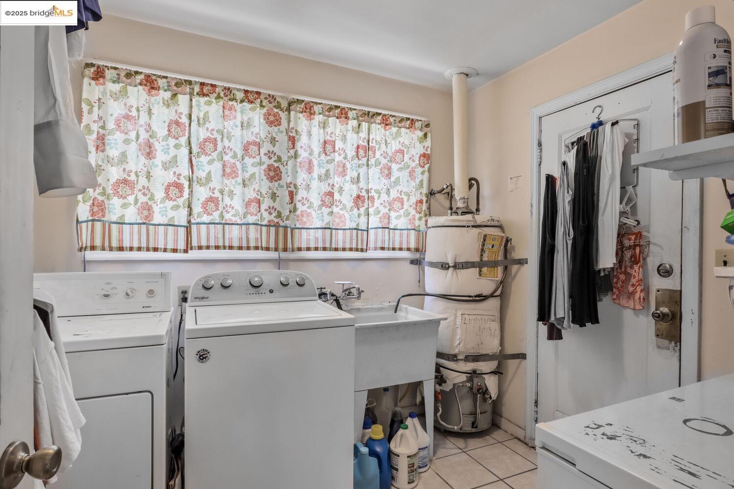 Detail Gallery Image 22 of 31 For 5448 Trask St, Oakland,  CA 94601 - 2 Beds | 1 Baths