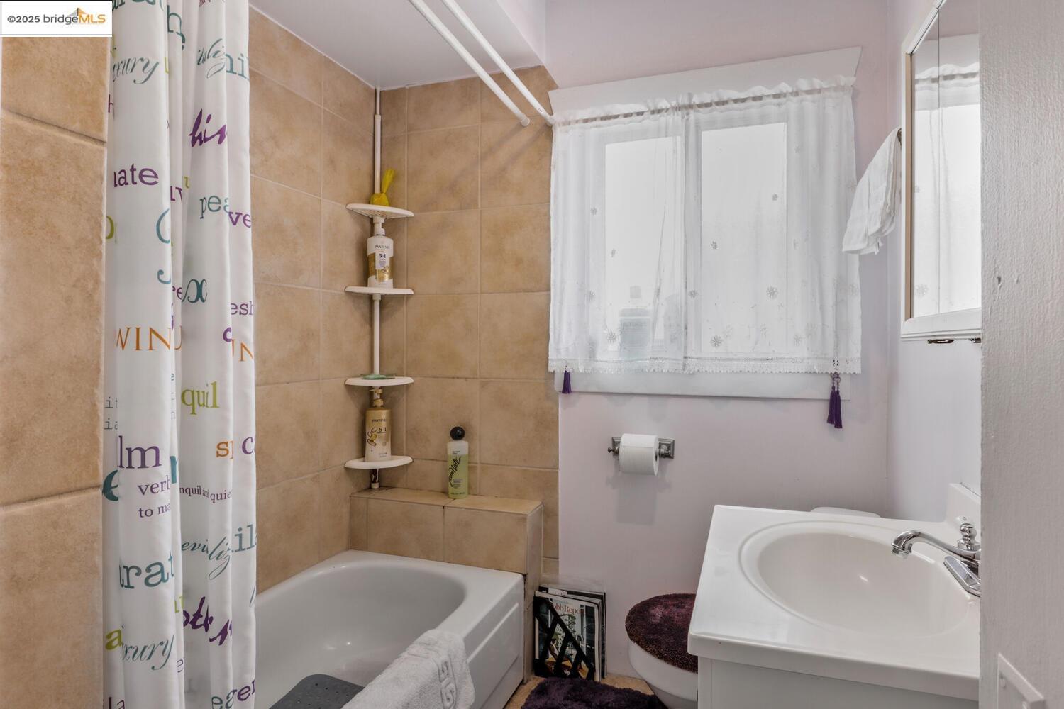 Detail Gallery Image 23 of 31 For 5448 Trask St, Oakland,  CA 94601 - 2 Beds | 1 Baths