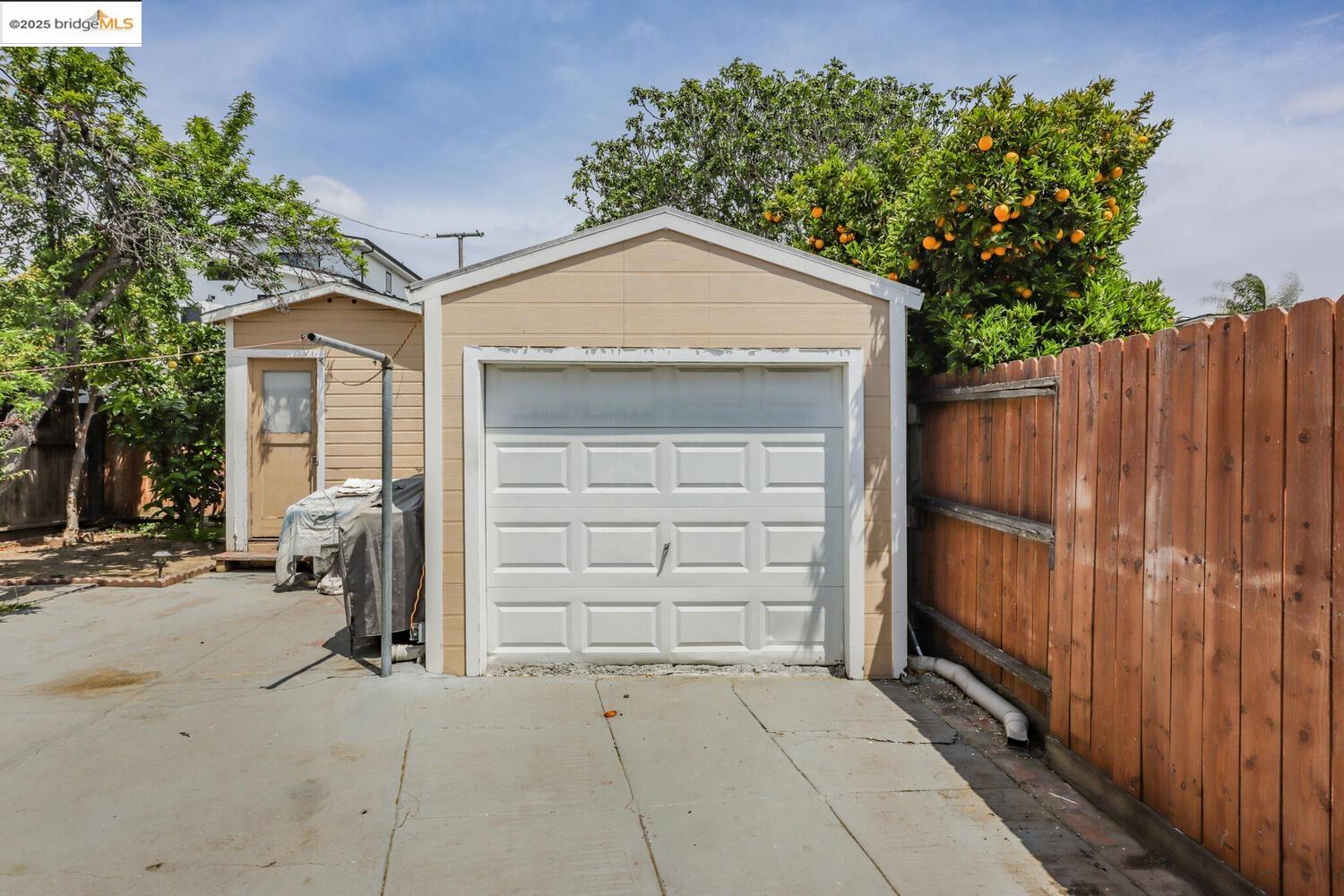 Detail Gallery Image 25 of 31 For 5448 Trask St, Oakland,  CA 94601 - 2 Beds | 1 Baths