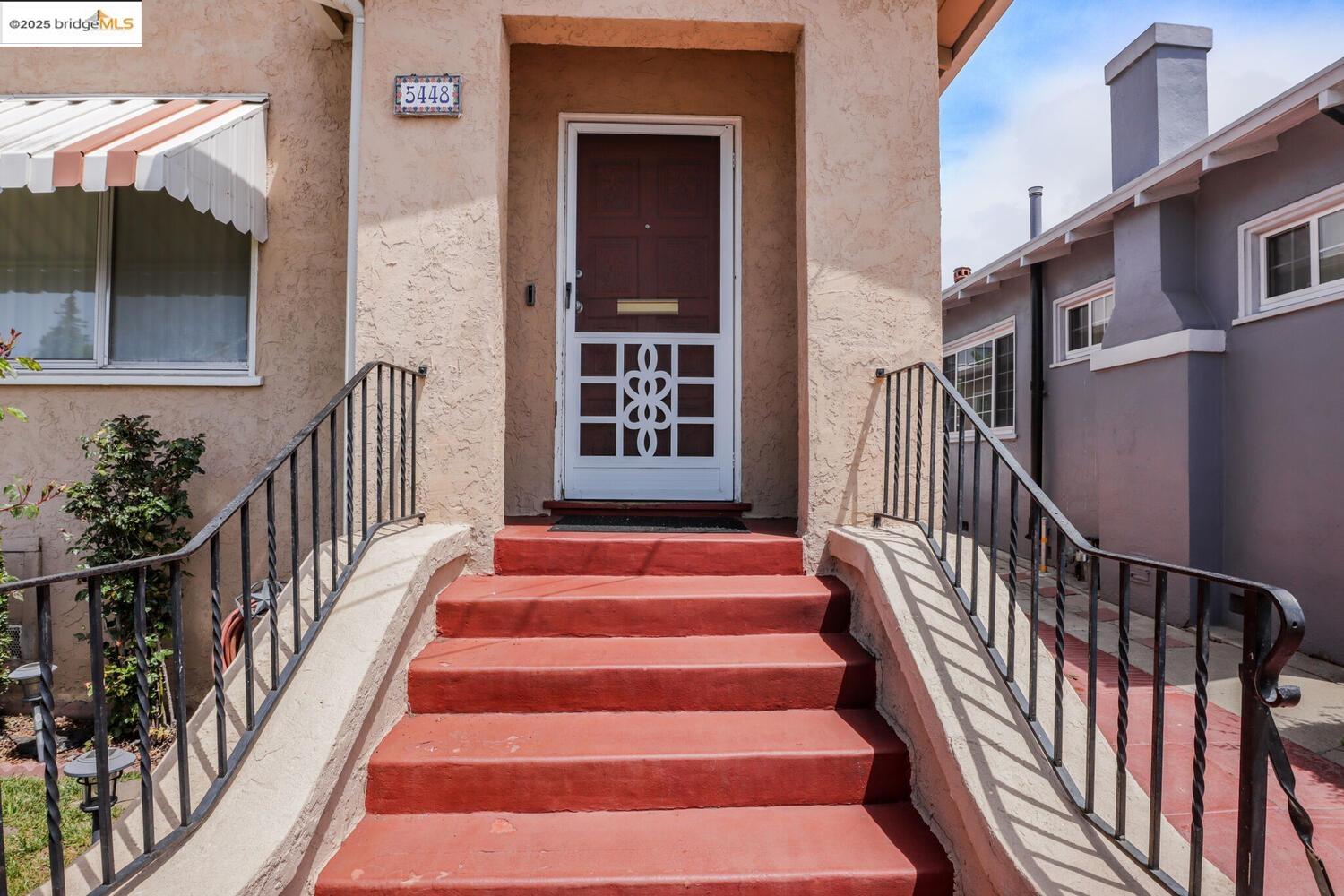 Detail Gallery Image 4 of 31 For 5448 Trask St, Oakland,  CA 94601 - 2 Beds | 1 Baths