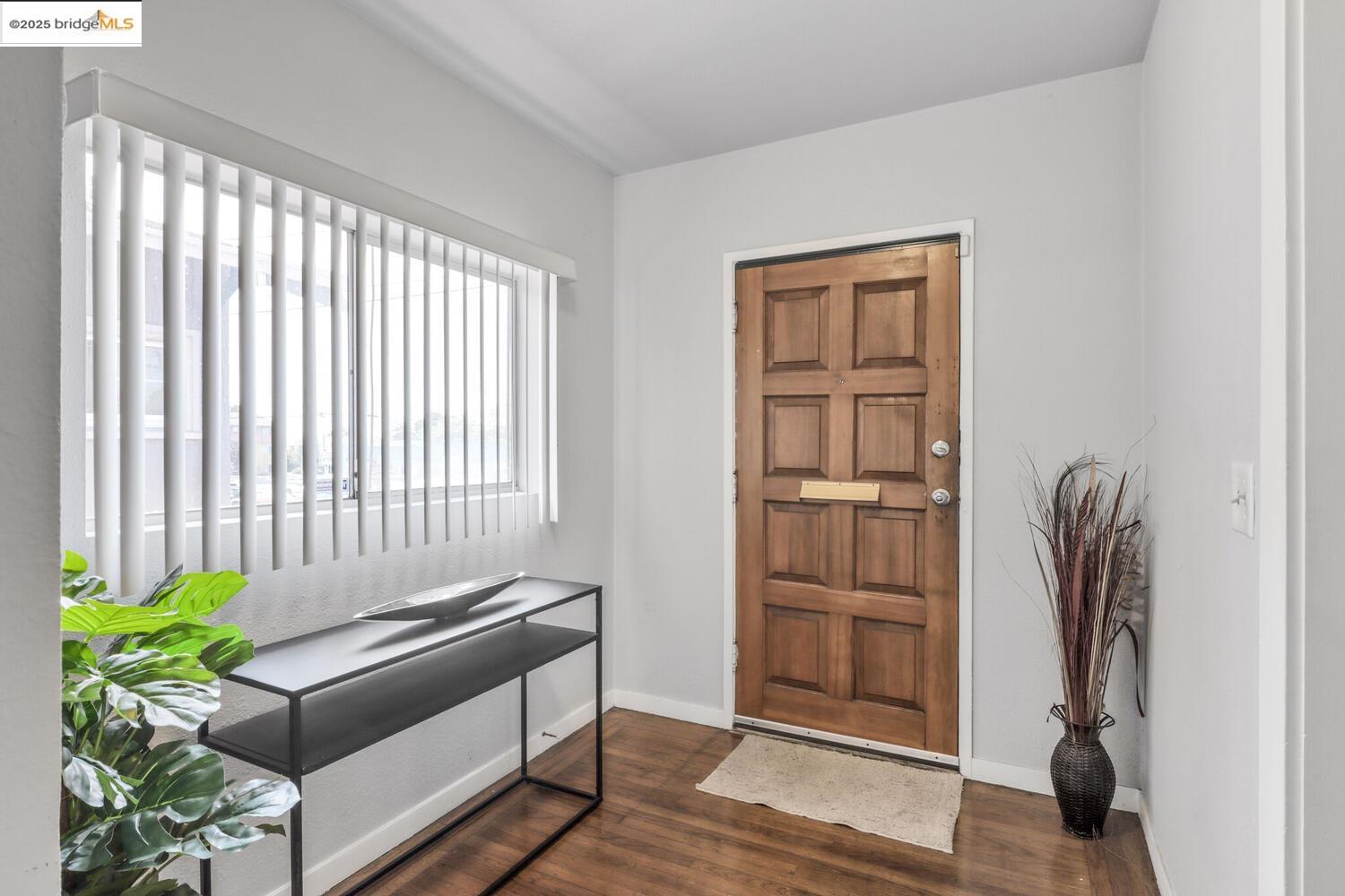 Detail Gallery Image 5 of 31 For 5448 Trask St, Oakland,  CA 94601 - 2 Beds | 1 Baths