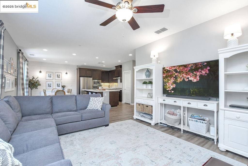 Detail Gallery Image 6 of 37 For 190 Willowrun Way, Oakley,  CA 94561 - 4 Beds | 3 Baths