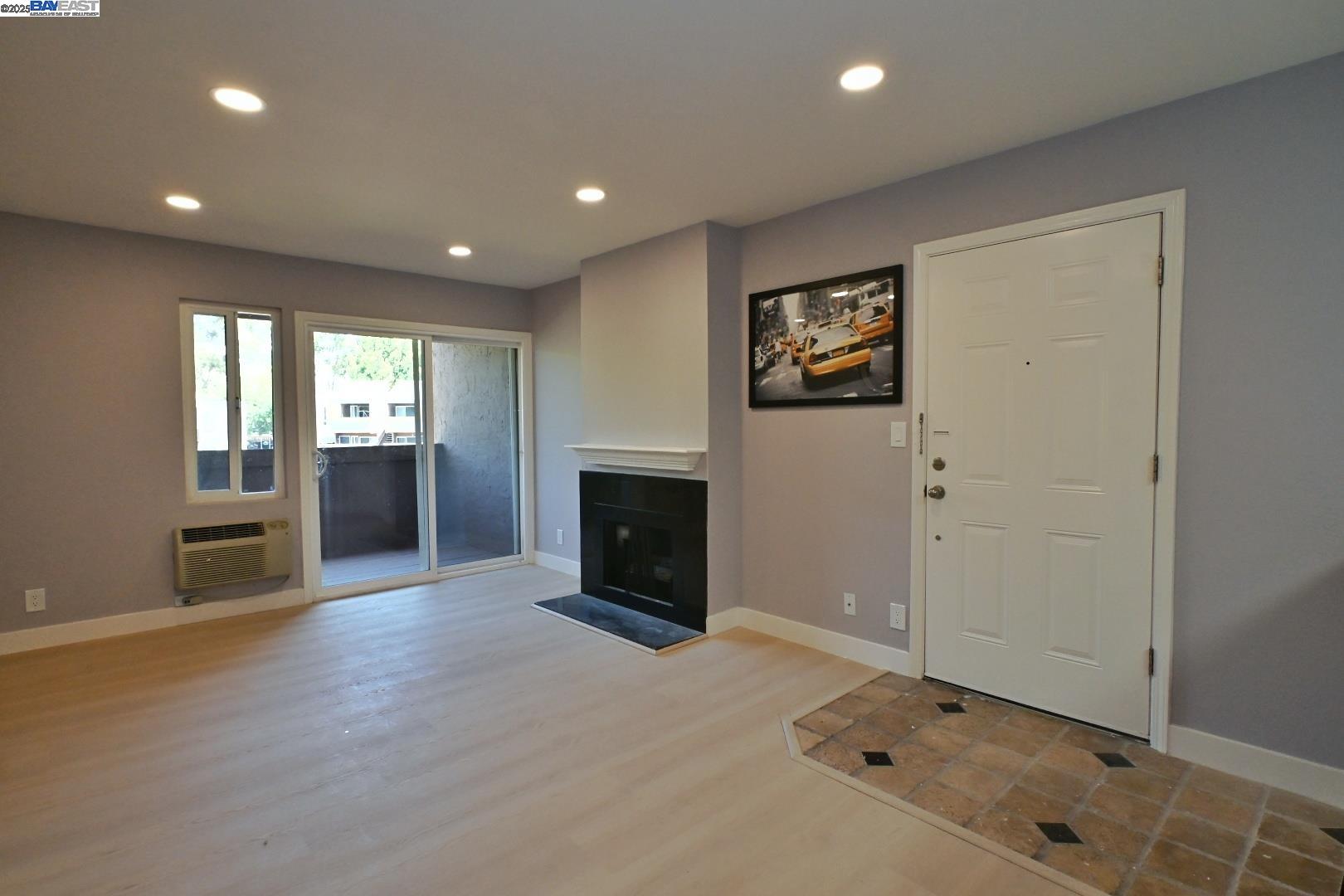 Detail Gallery Image 11 of 33 For 420 Dempst Rd. #220,  Milpitas,  CA 95035 - 3 Beds | 2 Baths