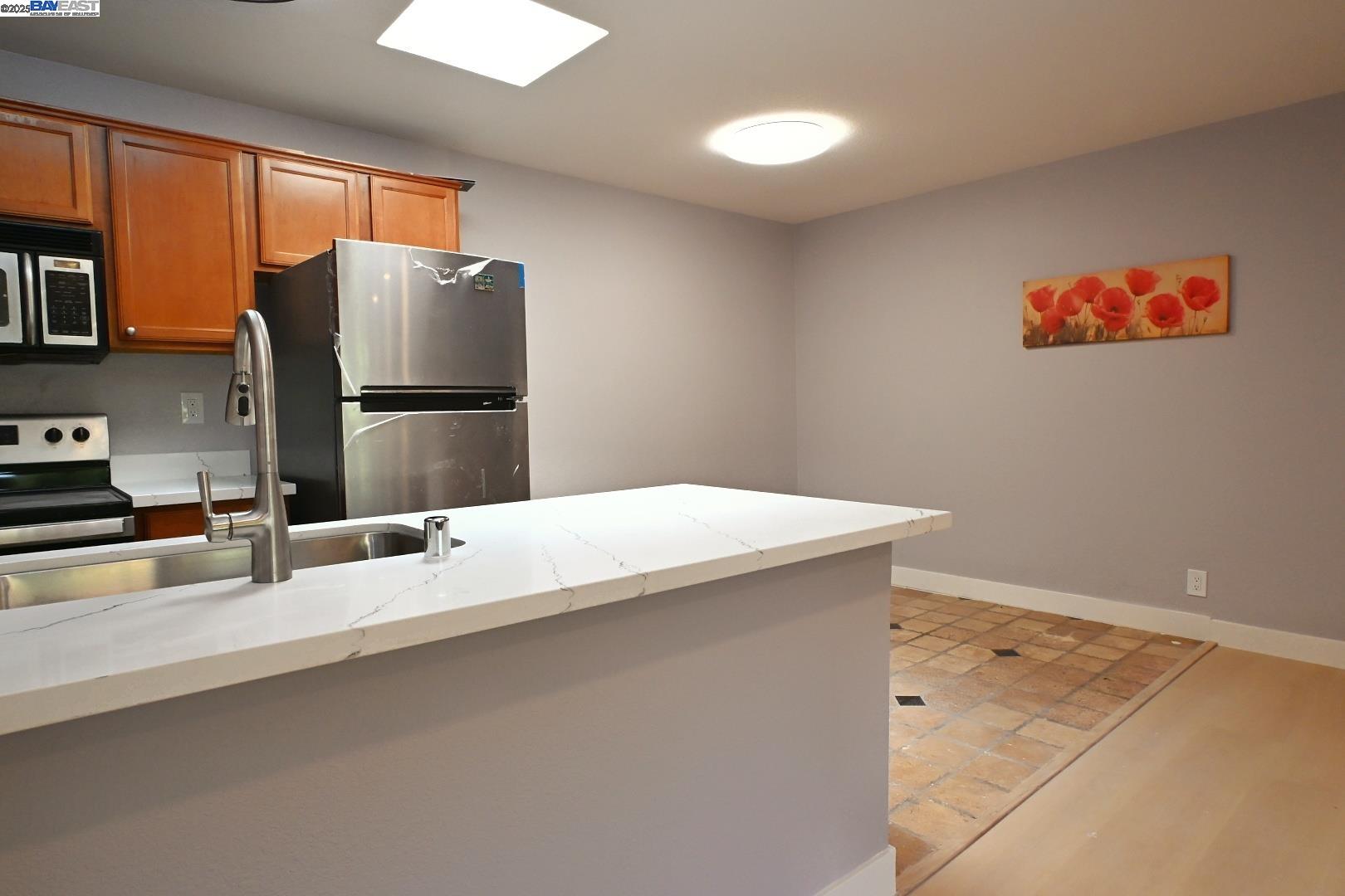 Detail Gallery Image 5 of 33 For 420 Dempst Rd. #220,  Milpitas,  CA 95035 - 3 Beds | 2 Baths