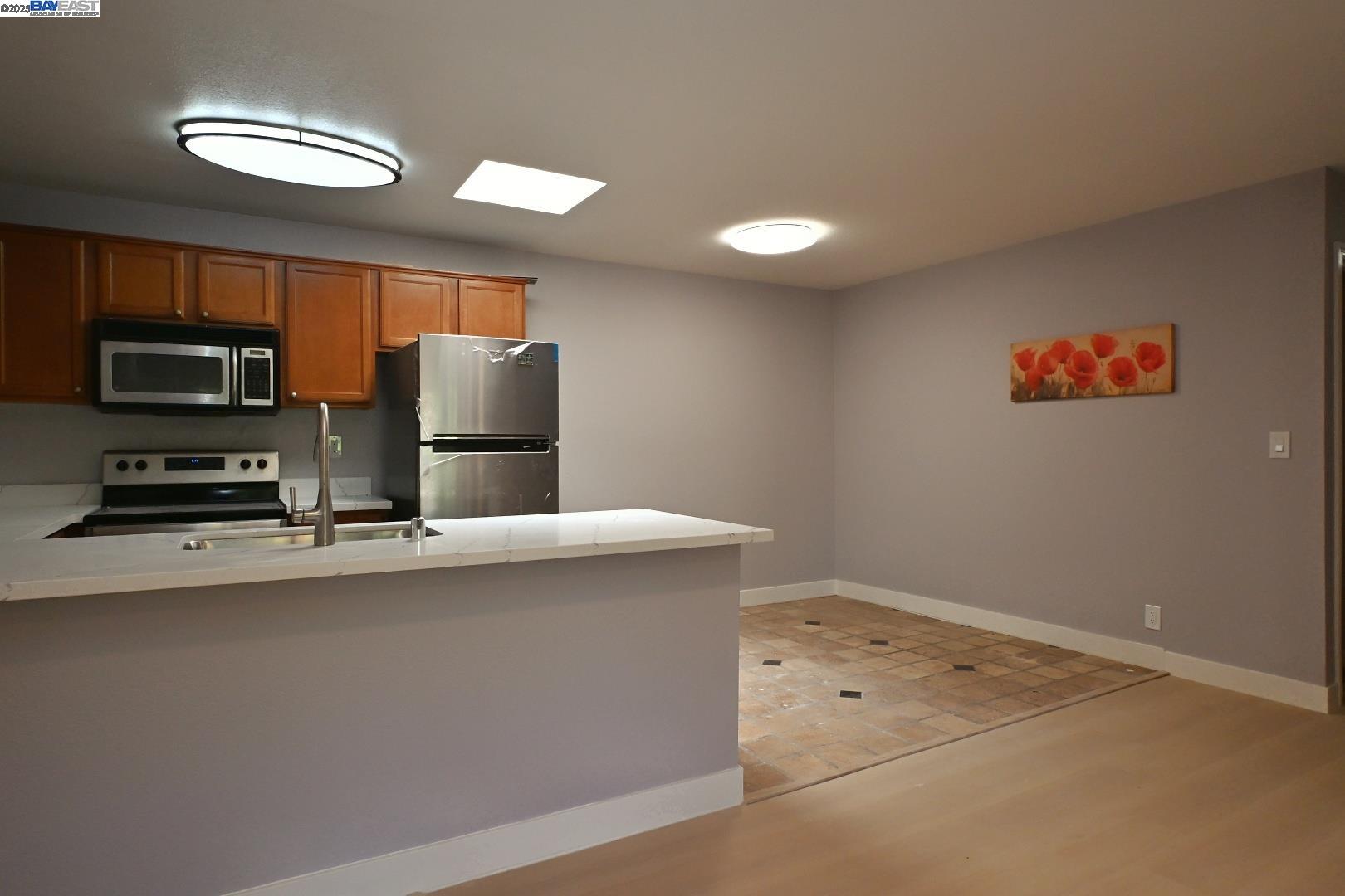 Detail Gallery Image 6 of 33 For 420 Dempst Rd. #220,  Milpitas,  CA 95035 - 3 Beds | 2 Baths