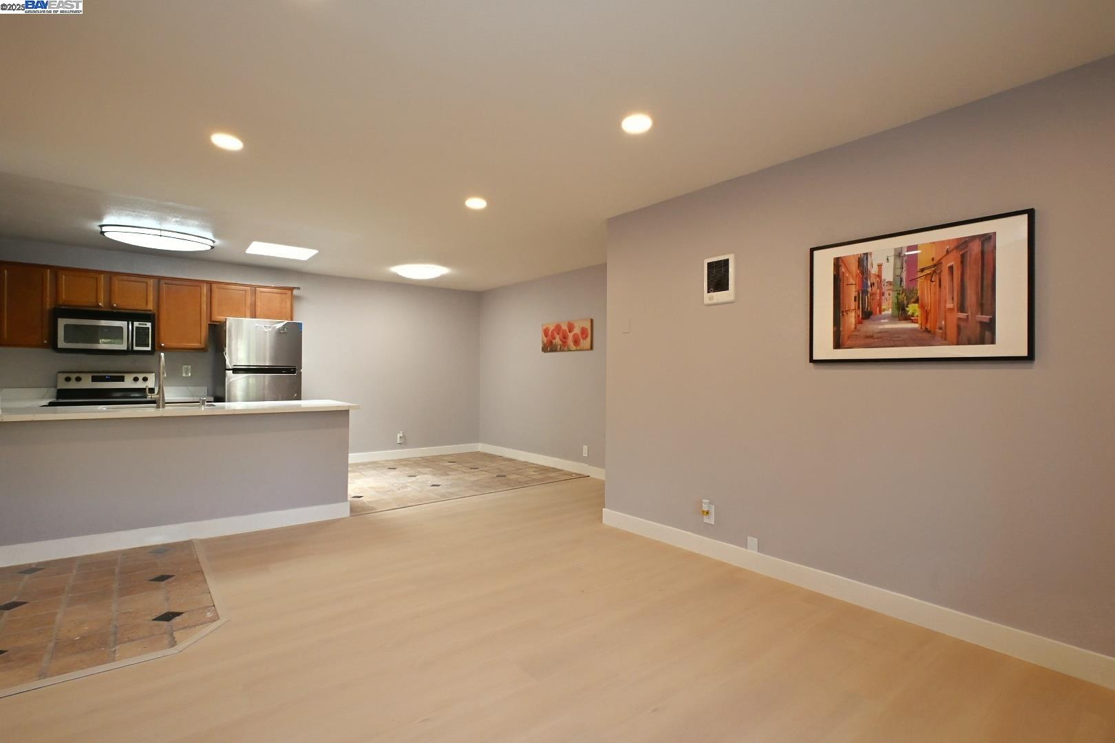 Detail Gallery Image 8 of 33 For 420 Dempst Rd. #220,  Milpitas,  CA 95035 - 3 Beds | 2 Baths