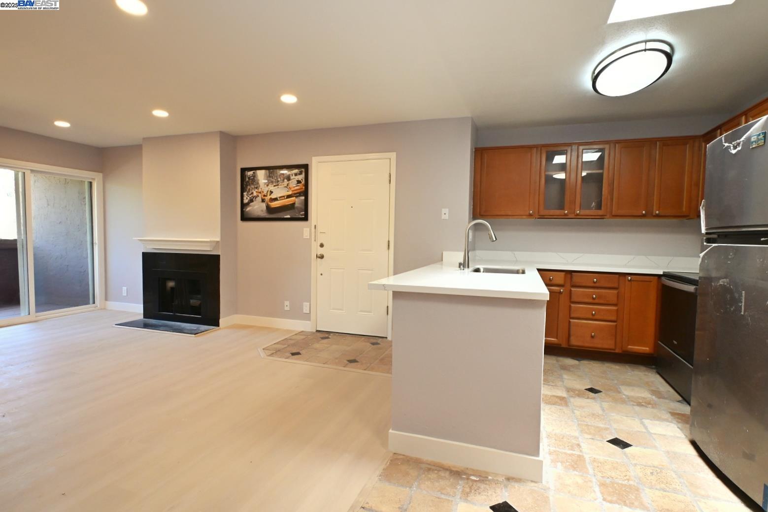 Detail Gallery Image 9 of 33 For 420 Dempst Rd. #220,  Milpitas,  CA 95035 - 3 Beds | 2 Baths