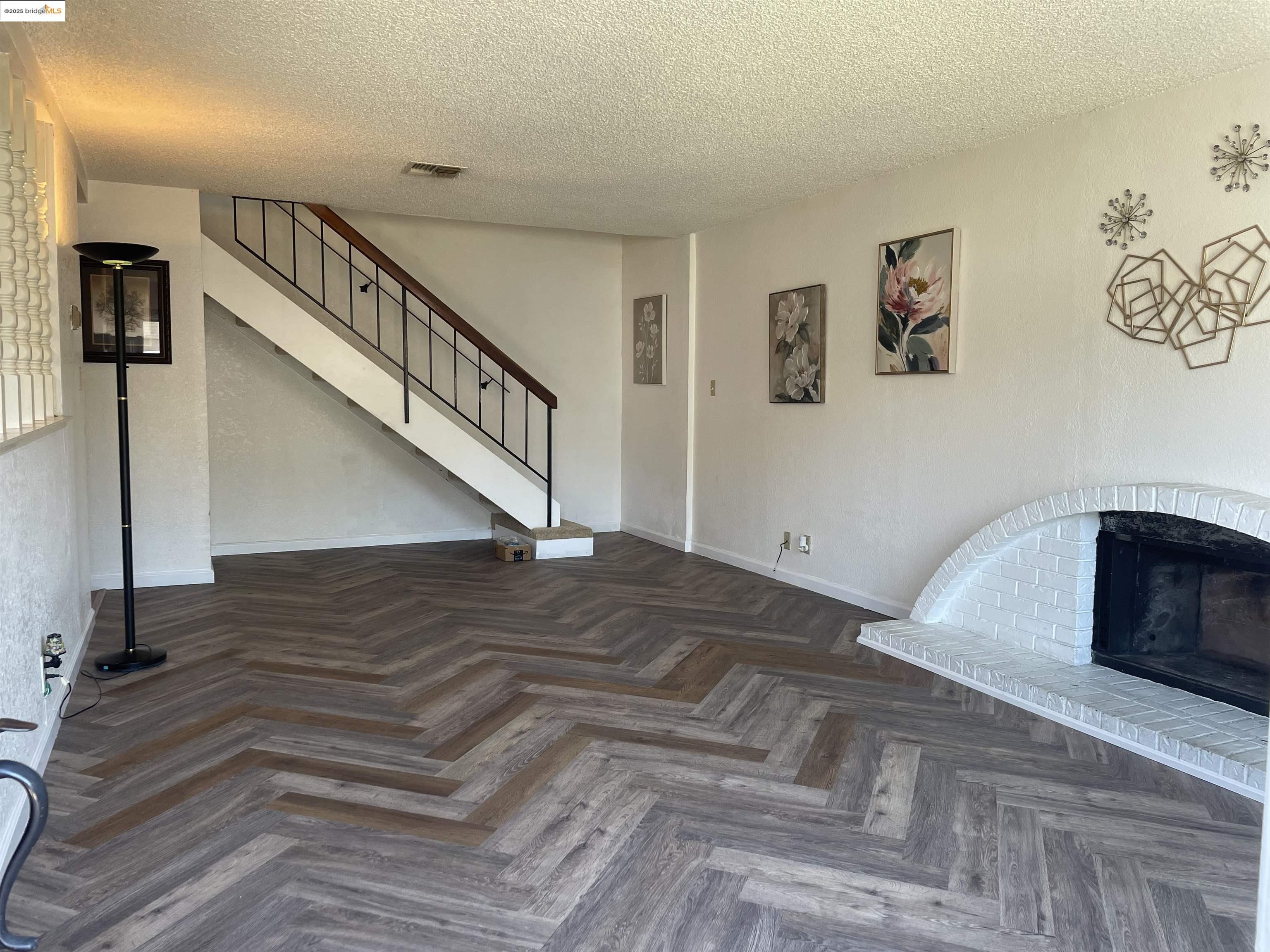 Photo #4: 41103506 Listing 