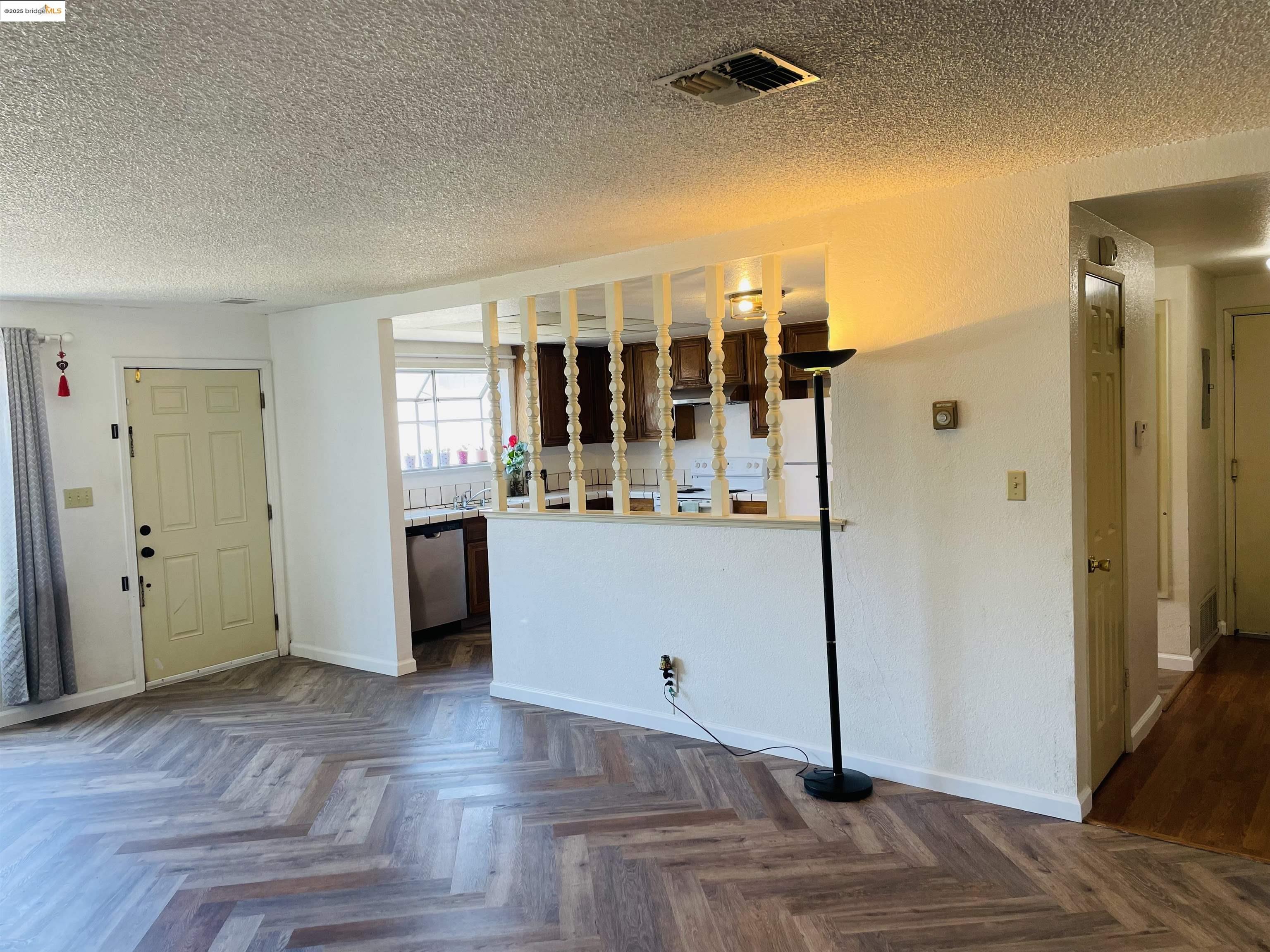 Photo #5: 41103506 Listing 