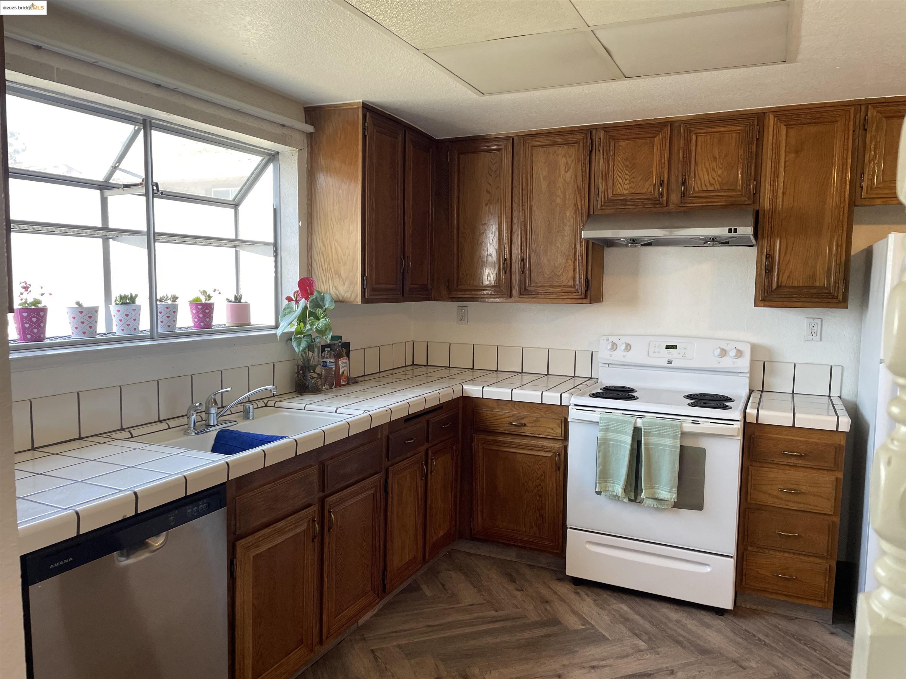 Photo #7: 41103506 Listing: Photo #7