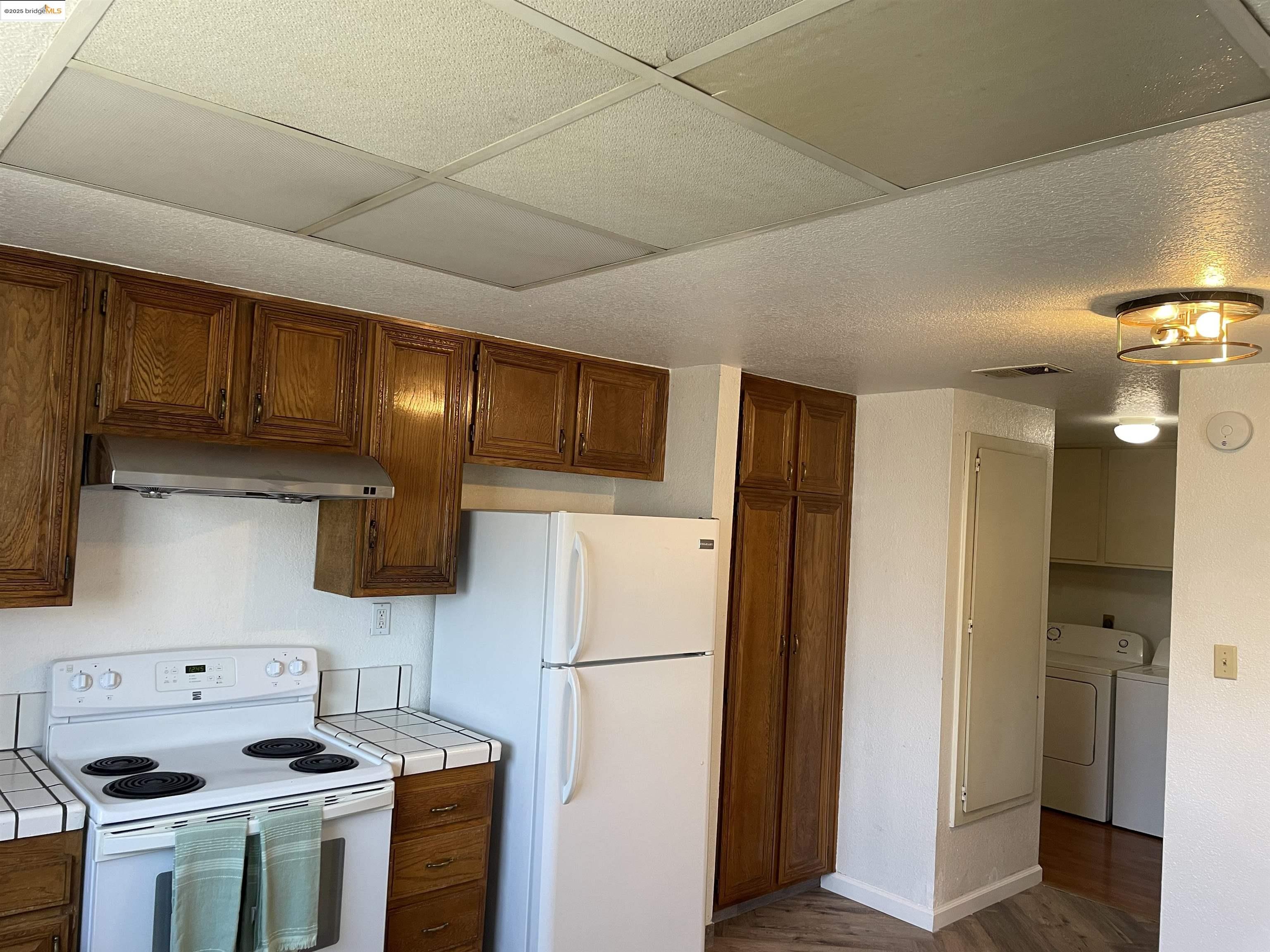 Photo #8: 41103506 Listing: Photo #8