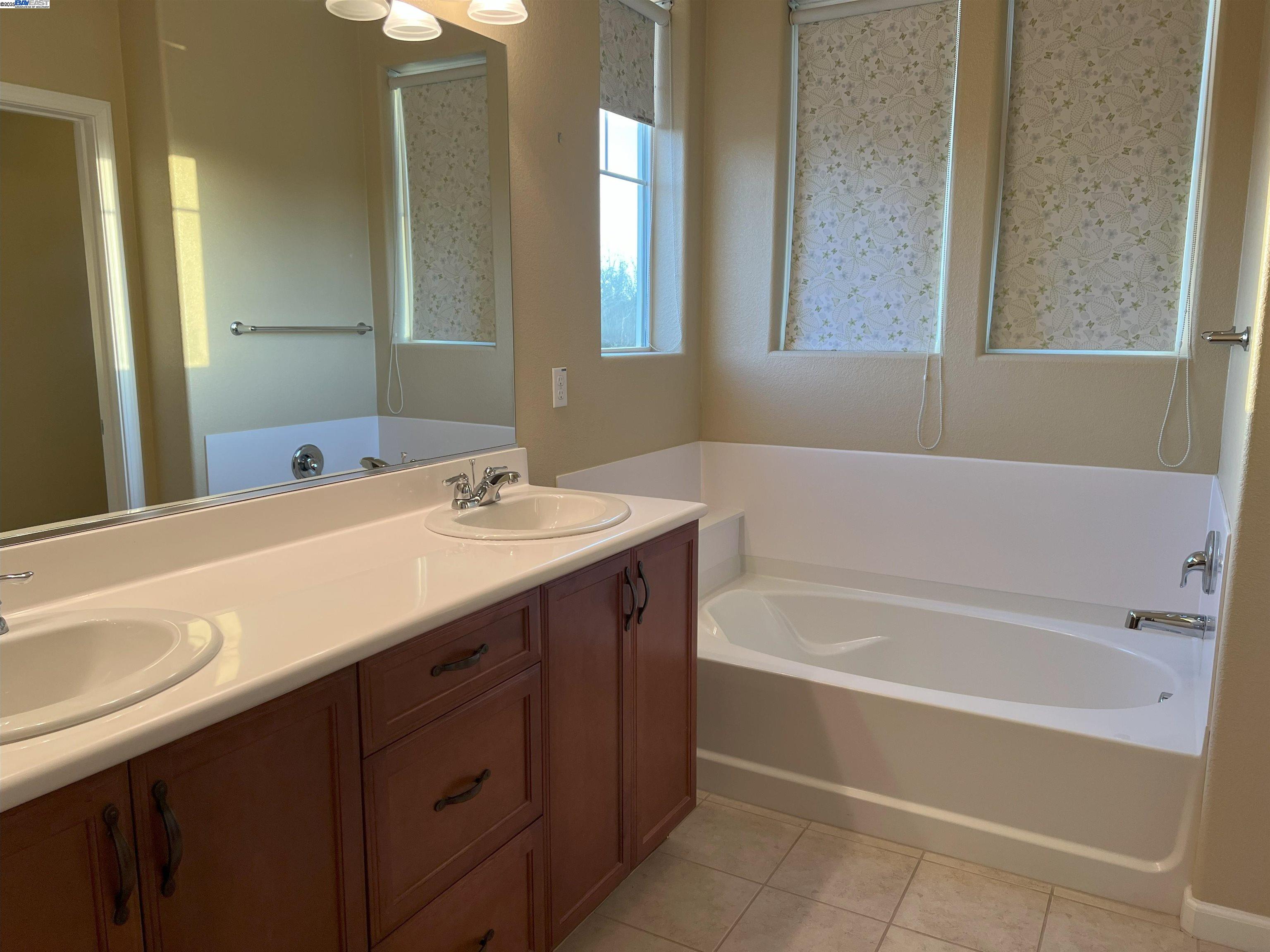 Detail Gallery Image 11 of 19 For 40827 Tomales Ter, Fremont,  CA 94538 - 4 Beds | 3/1 Baths